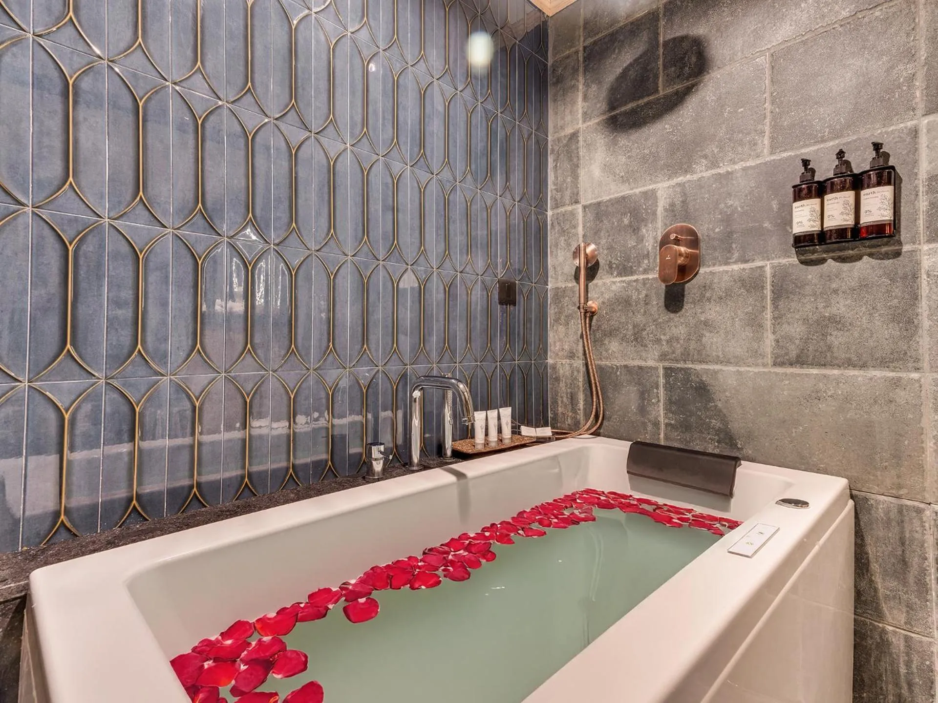 Hot Tub in The Vale Lodge