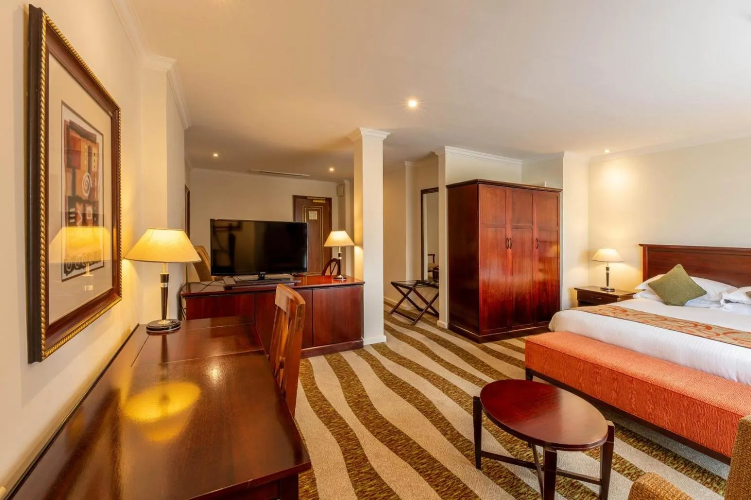 Seating area, Bed in Kigali Serena Hotel