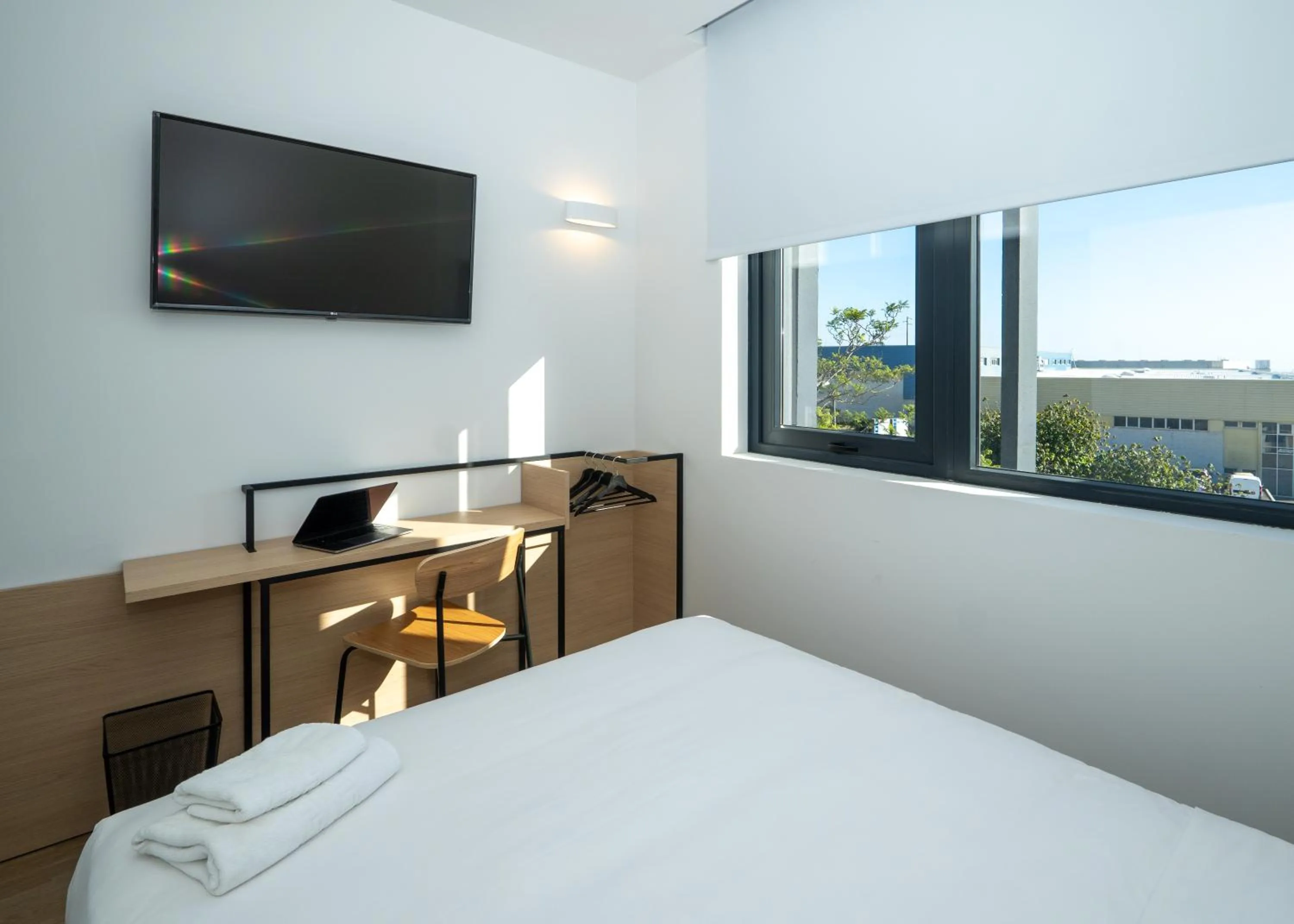 TV and multimedia, Bed in Flag Hotel Lisboa Sintra