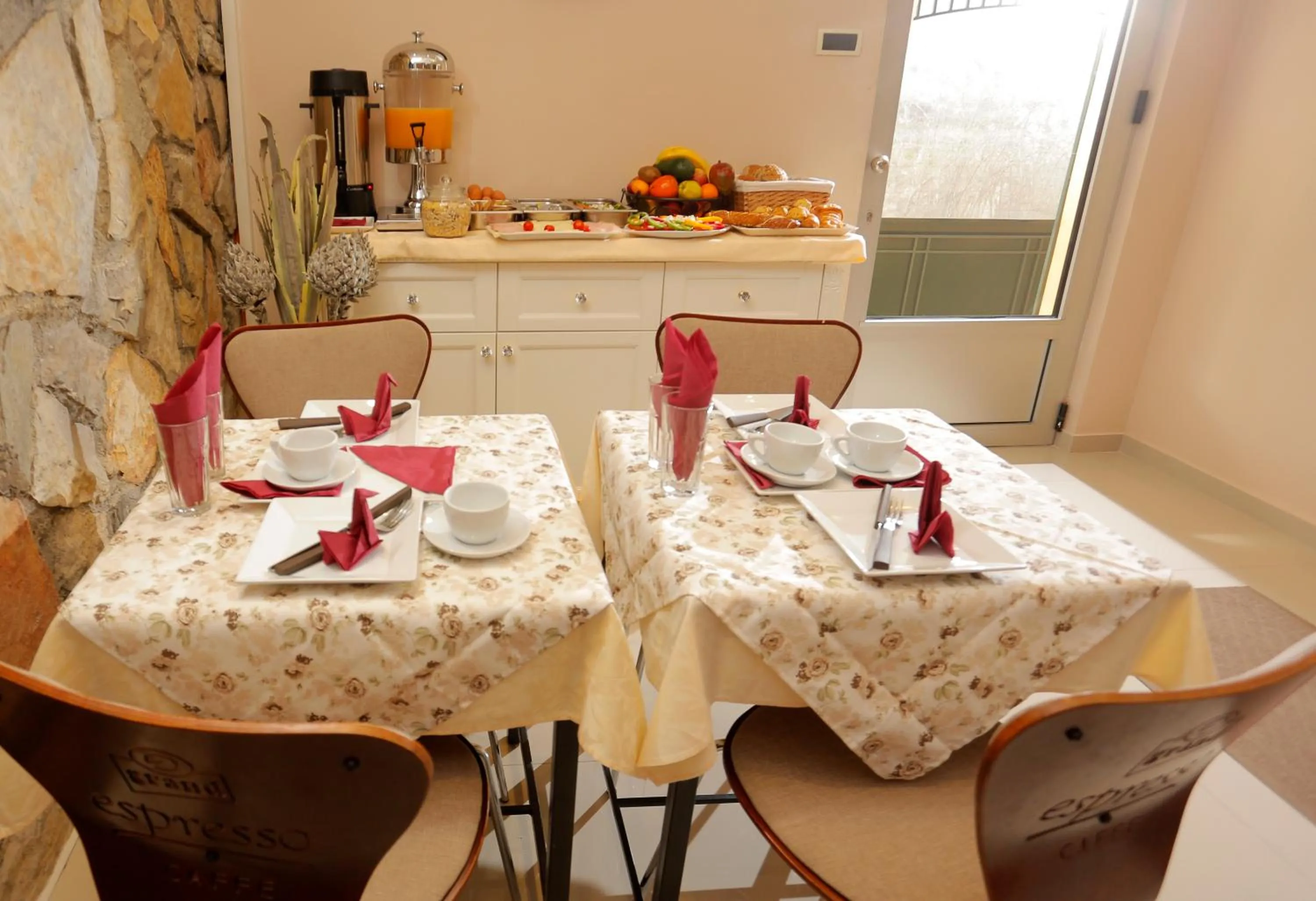 Restaurant/places to eat in Bed & Breakfast Garden40