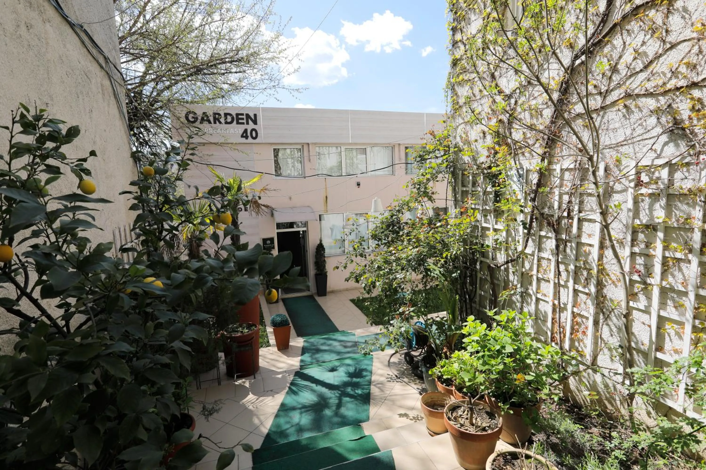 Property building in Bed & Breakfast Garden40