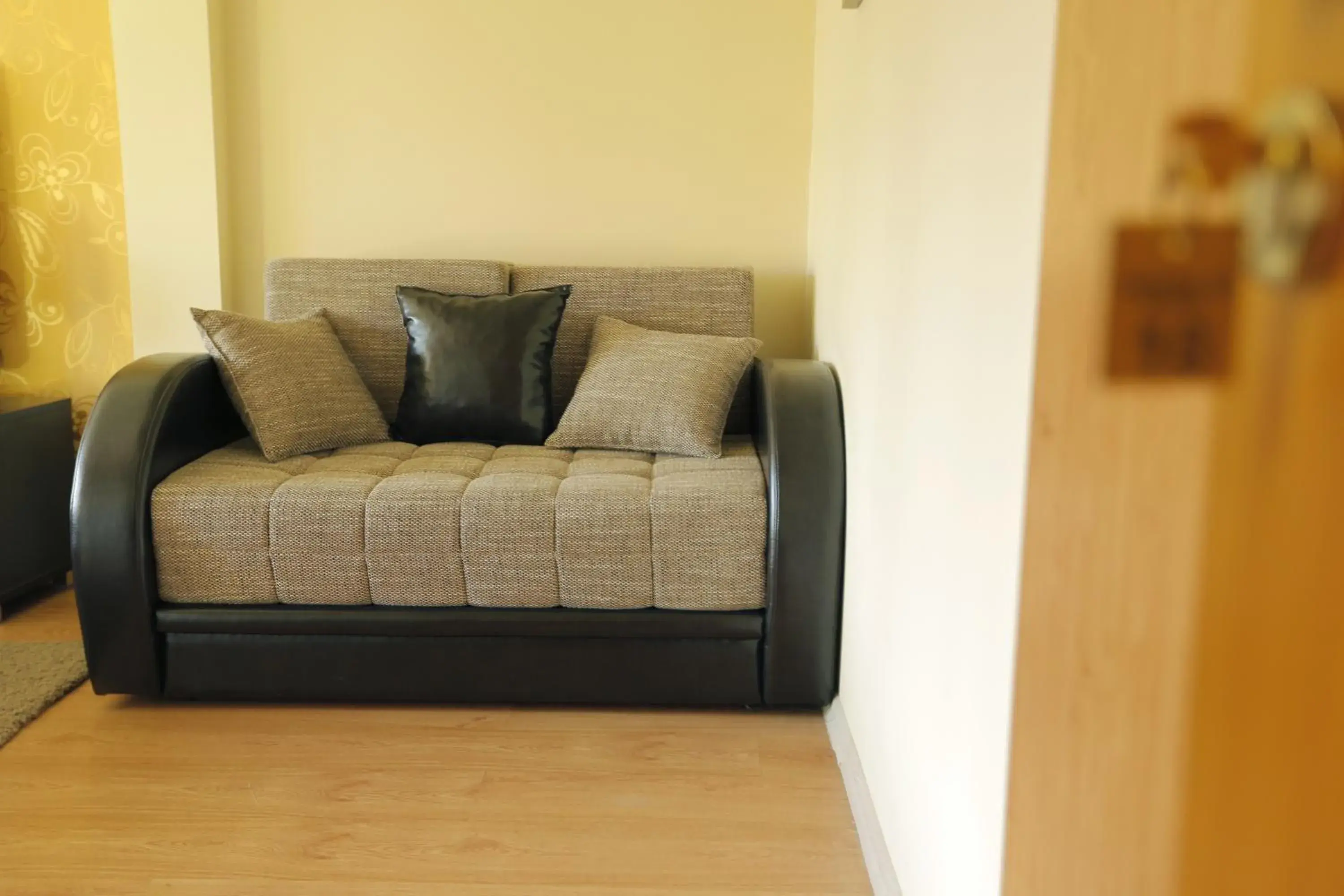 Twin Room with Extra Sofa Bed in Bed & Breakfast Garden40 Twin Room with Extra Sofa Bed in Bed & Breakfast Garden40