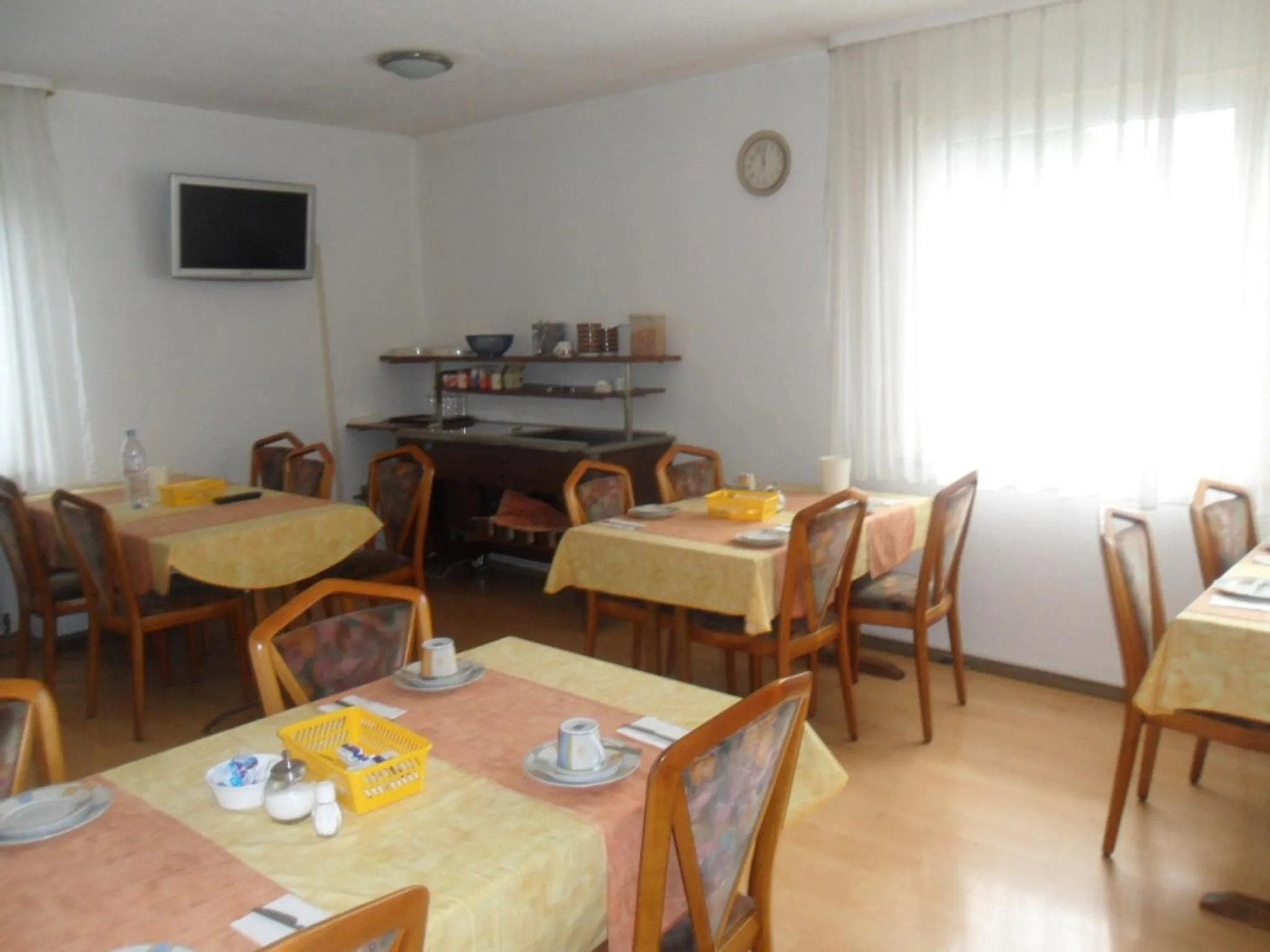 Restaurant/places to eat in hotel funk