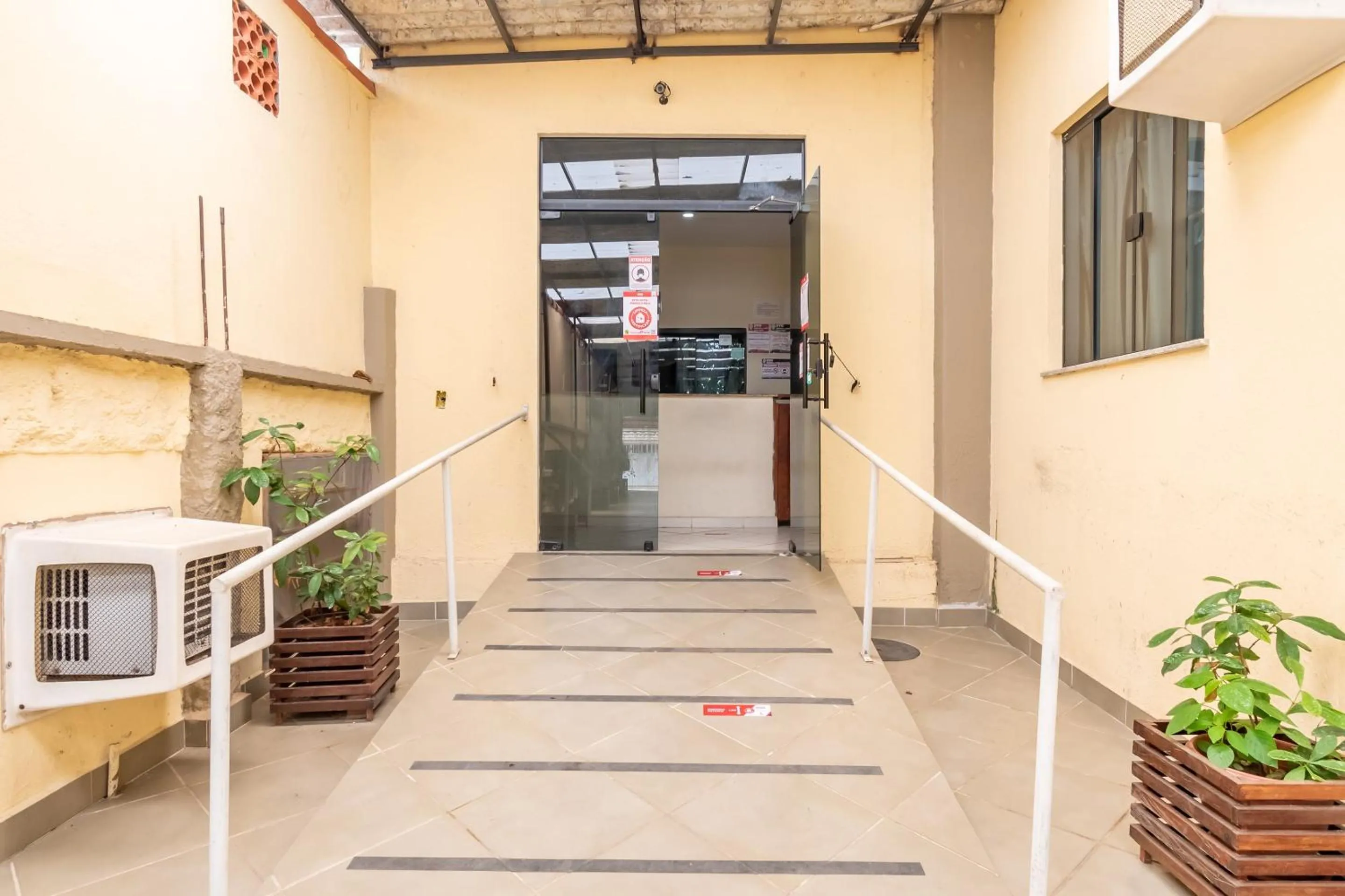 Facade/entrance in OYO Residencial Muriqui Apart Hotel, Mangaratiba