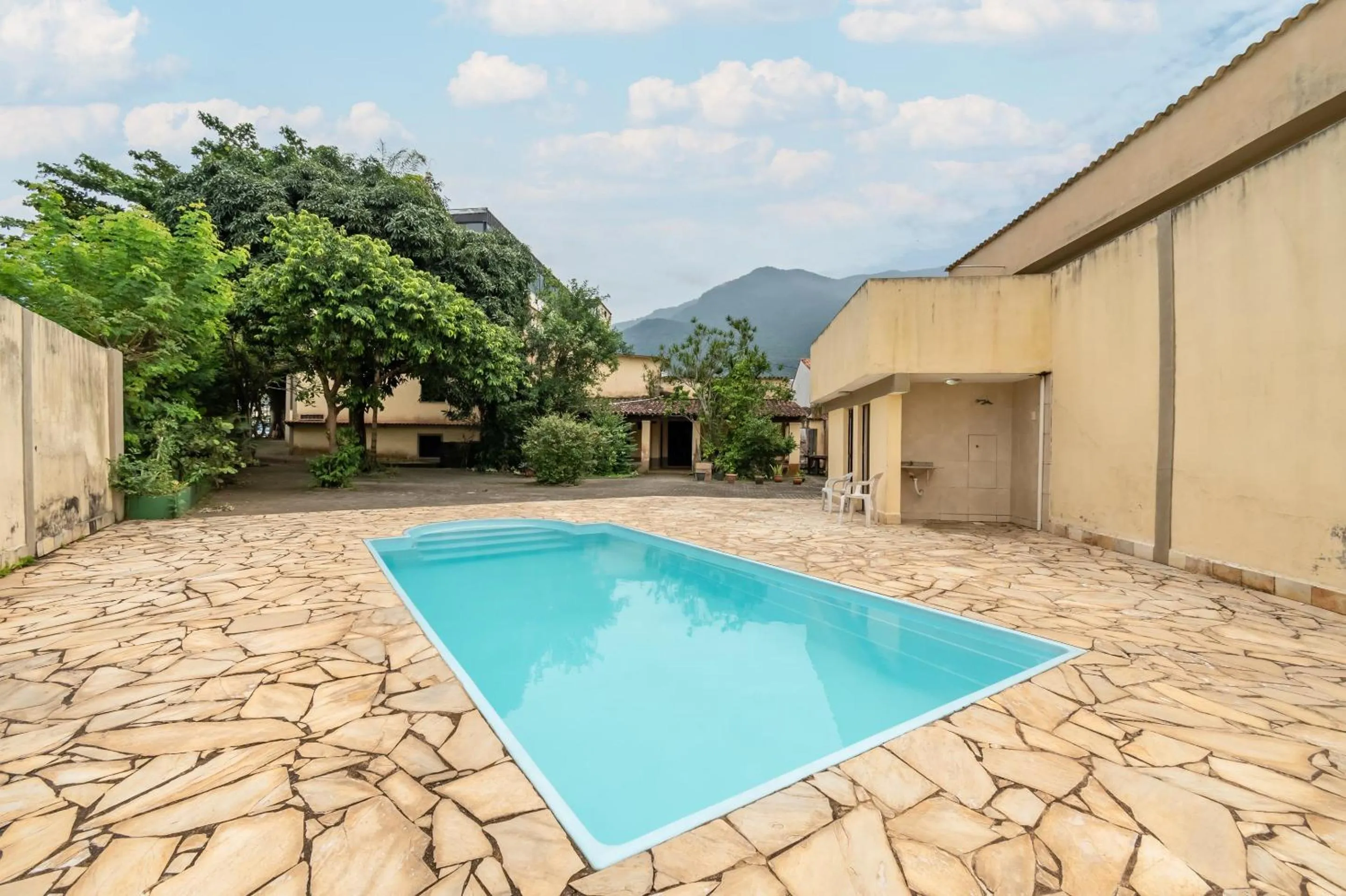 Swimming pool in OYO Residencial Muriqui Apart Hotel, Mangaratiba