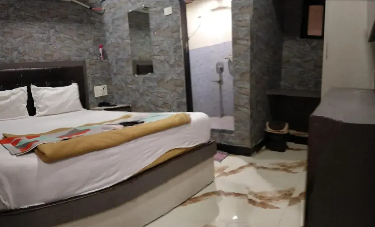 Deluxe Double Room (2 Adults + 1 Child) in as suite guest huseT2 Deluxe Double Room (2 Adults + 1 Child) in as suite guest huseT2