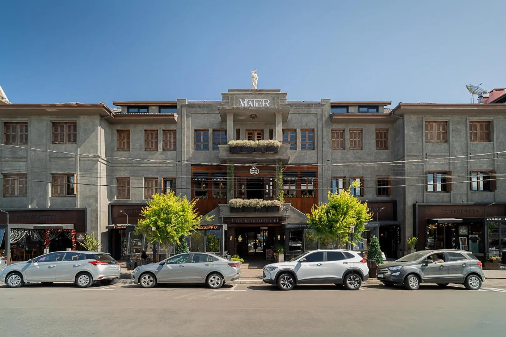 Facade/entrance in Mater Hotel