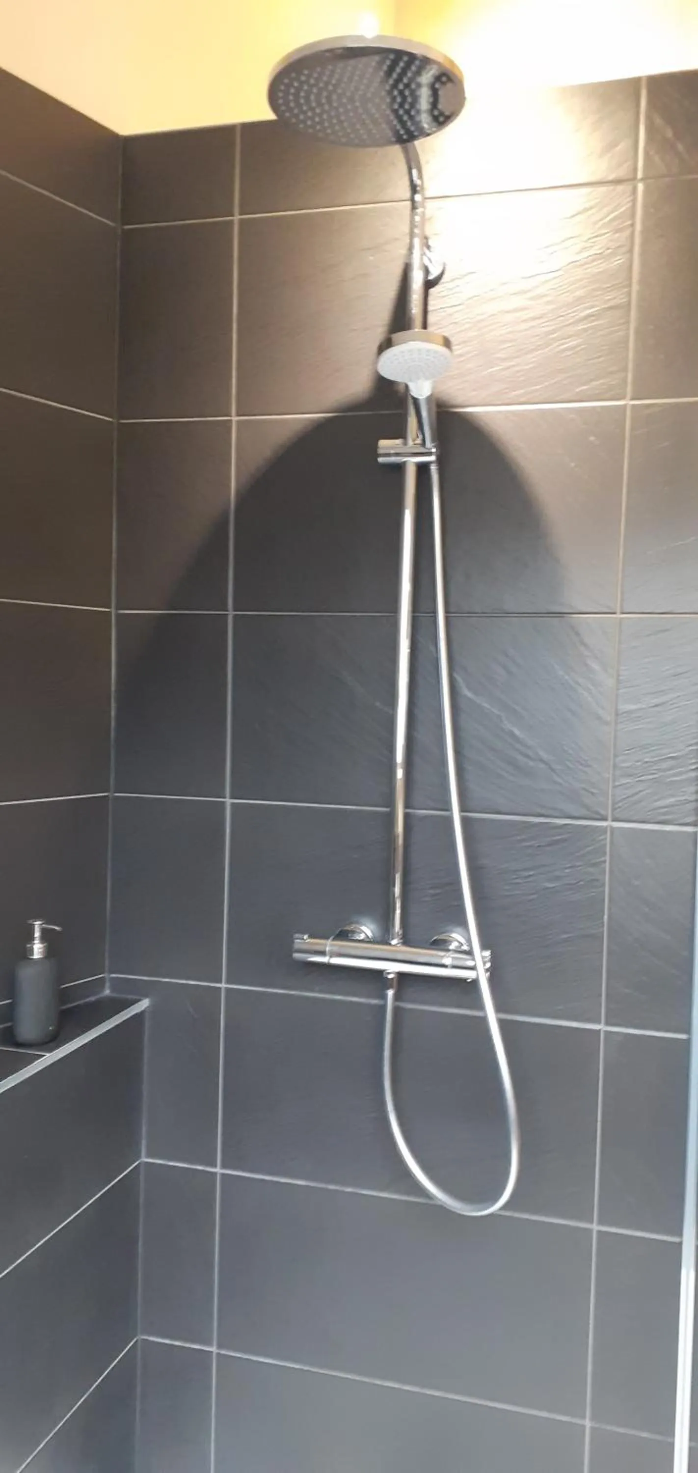 Shower in La Chouette Maison - Chambres d'hôtes et Gîte en Ville