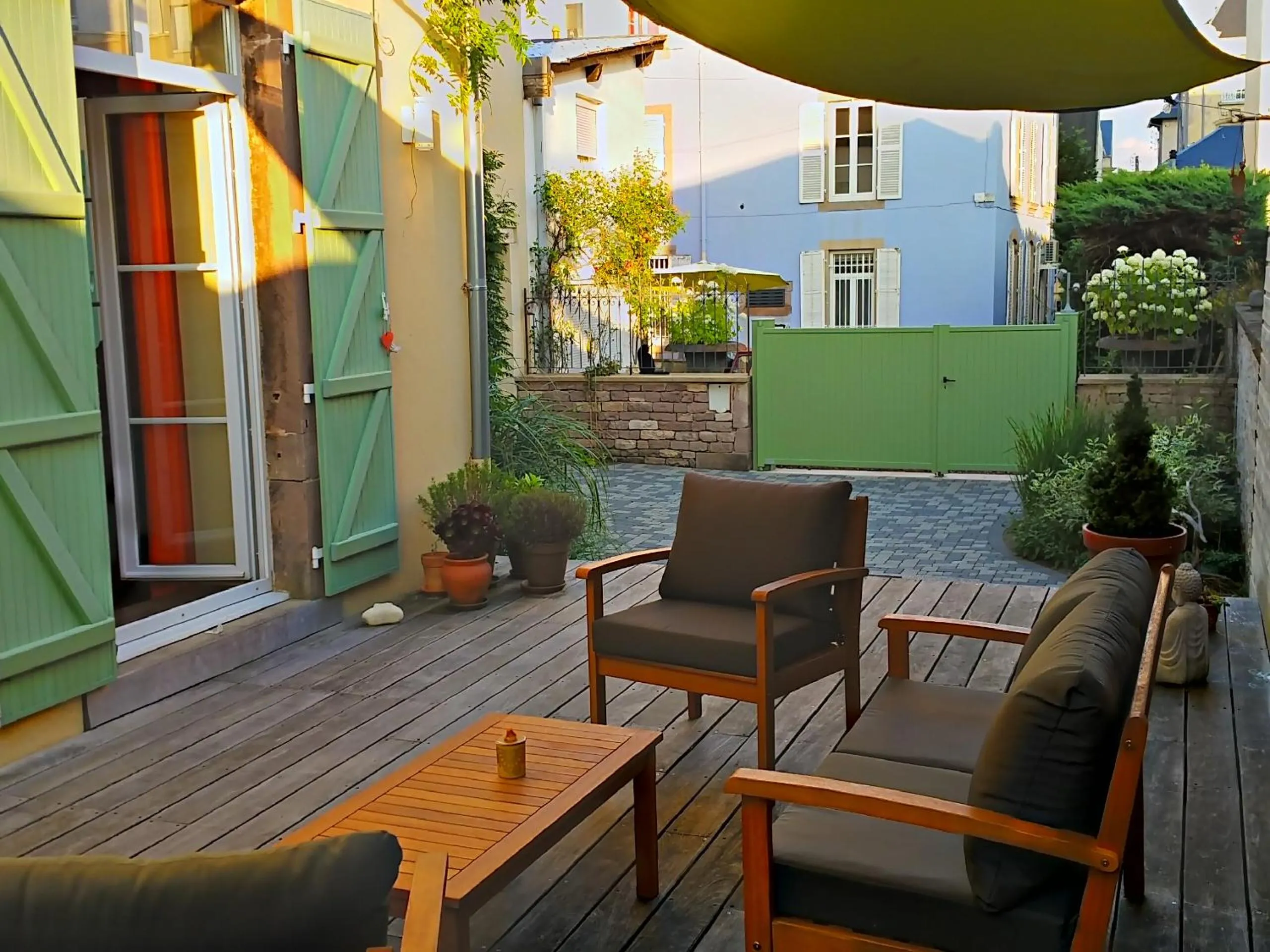 Patio in La Chouette Maison - Chambres d'hôtes et Gîte en Ville