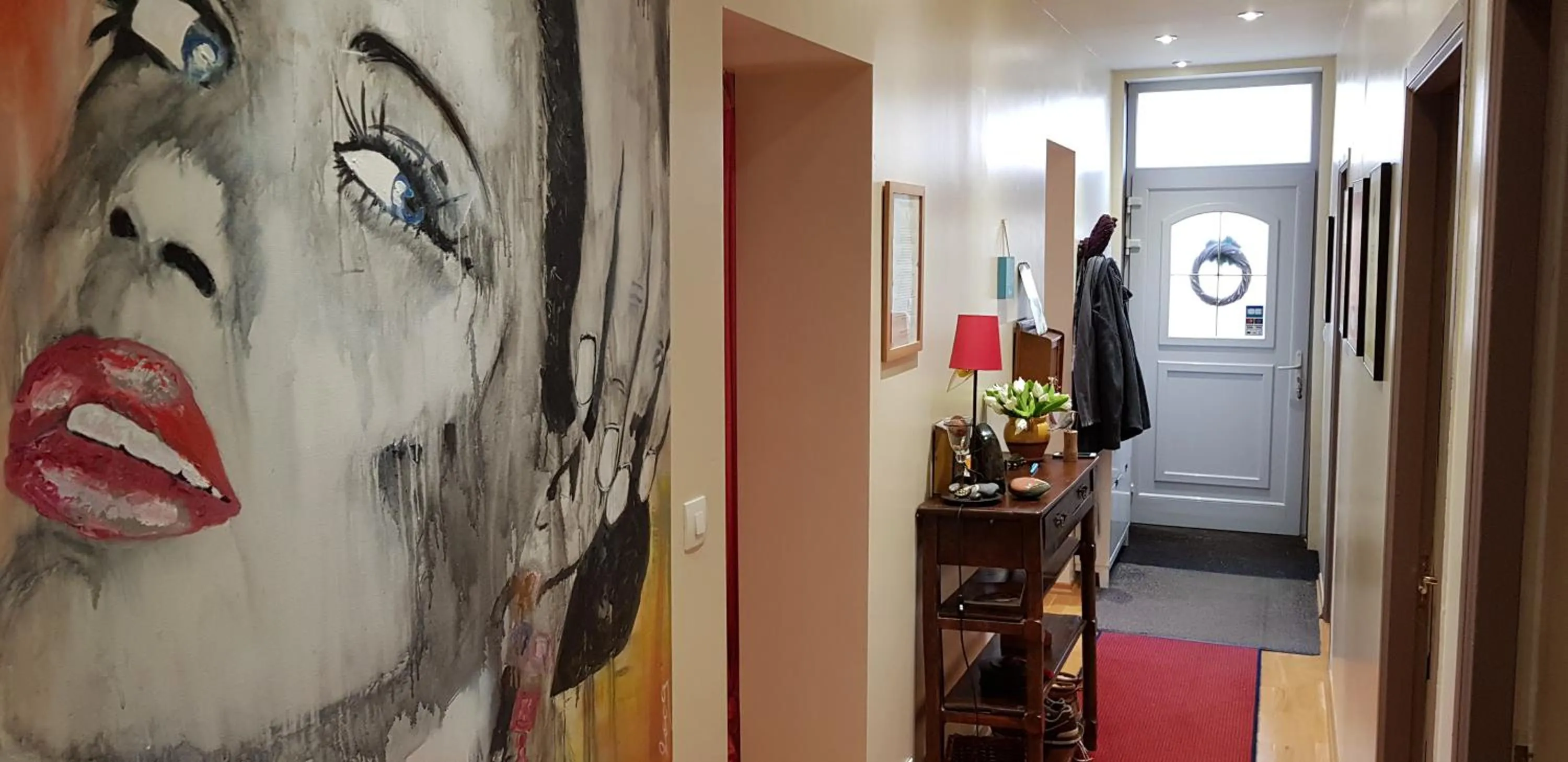 Lobby or reception in La Chouette Maison - Chambres d'hôtes et Gîte en Ville