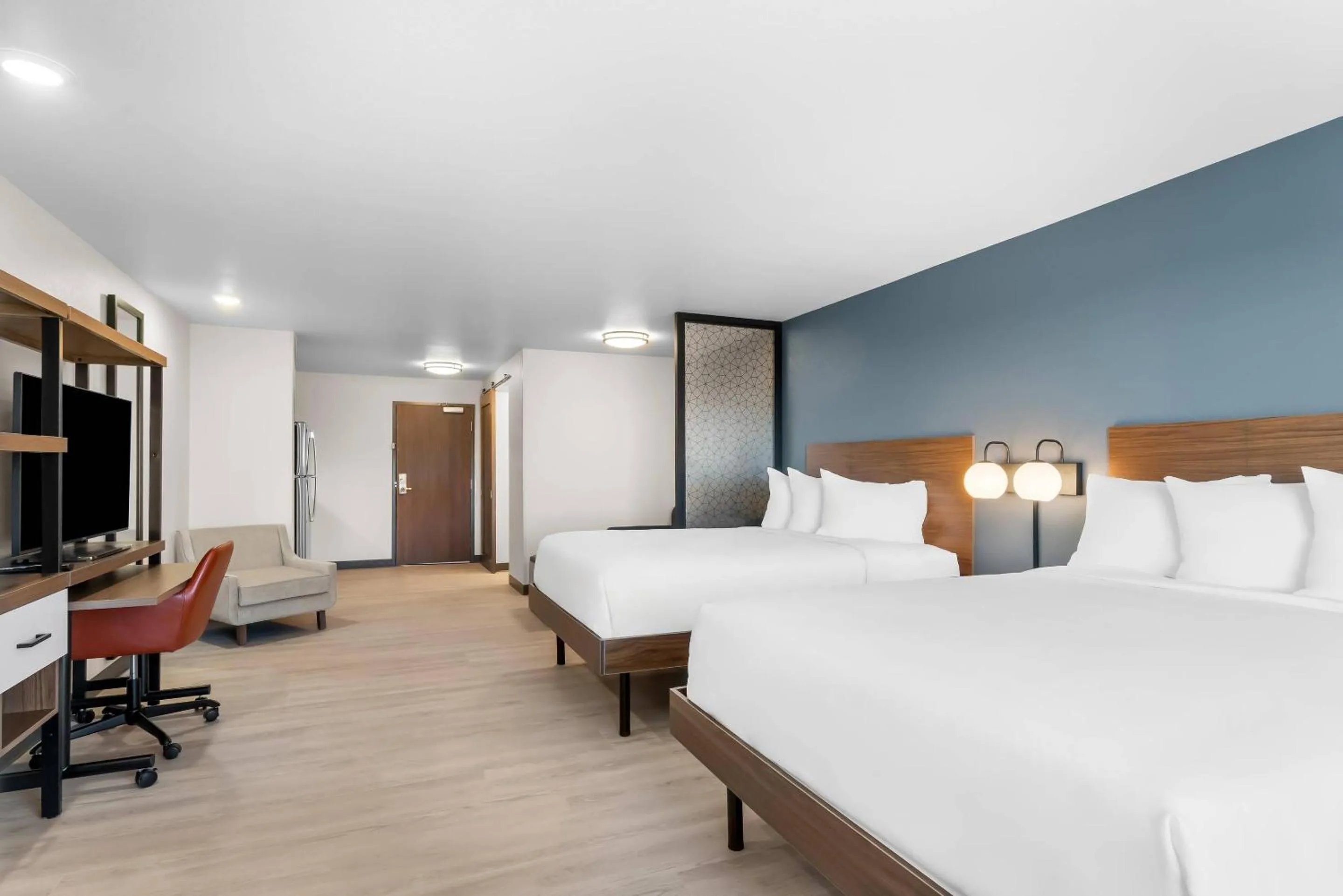 Bed in Everhome Suites Cheyenne