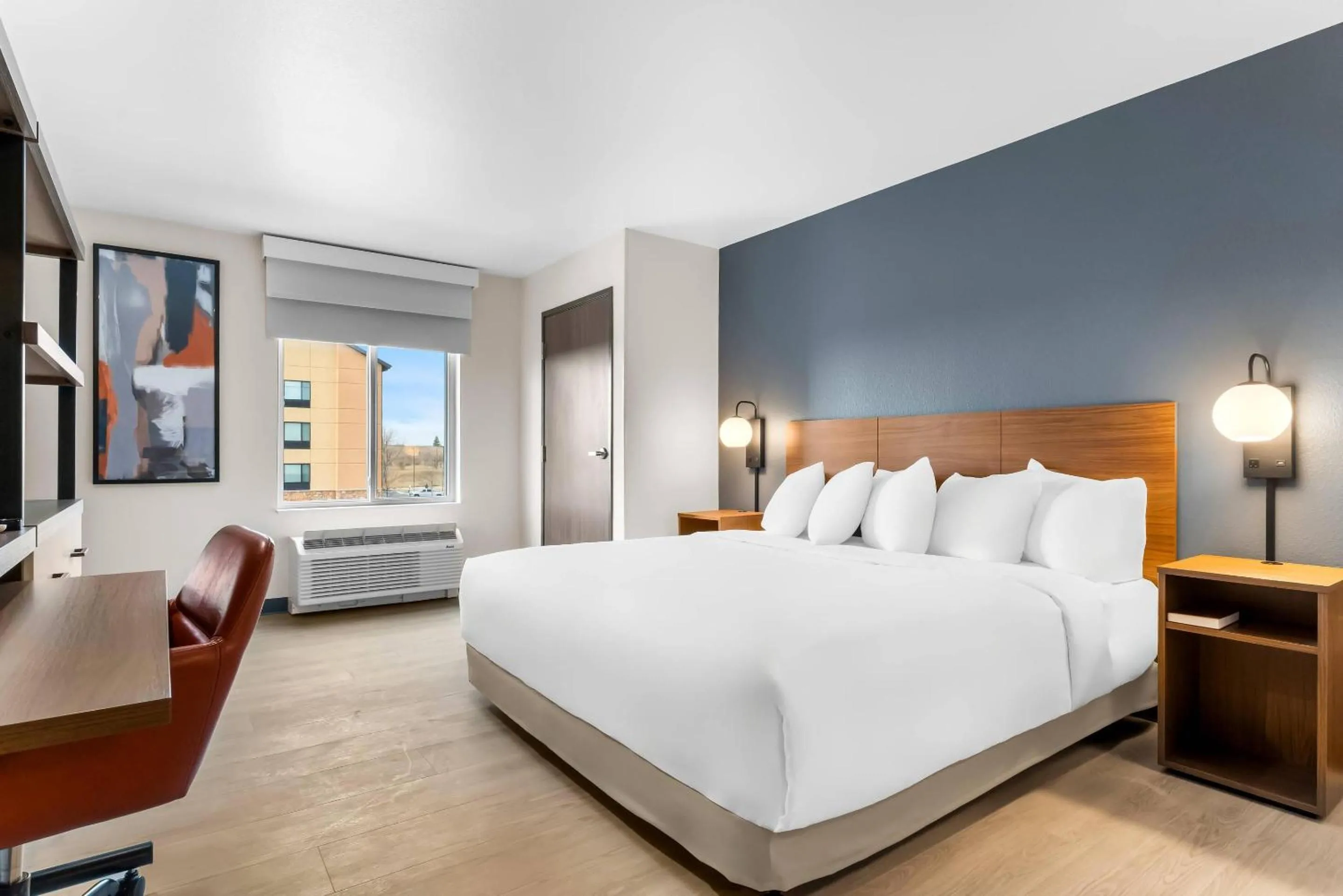 Bed in Everhome Suites Cheyenne