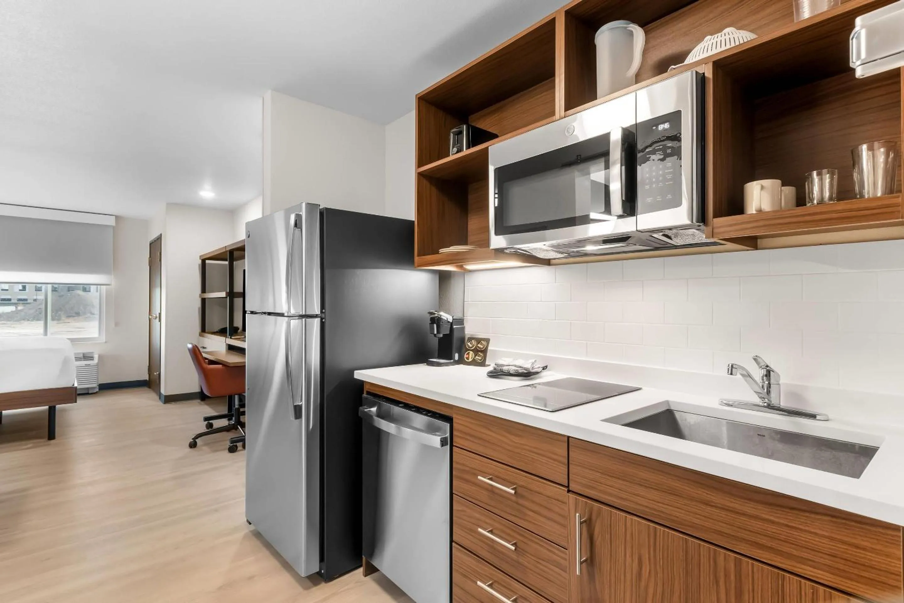 Kitchen or kitchenette in Everhome Suites Cheyenne