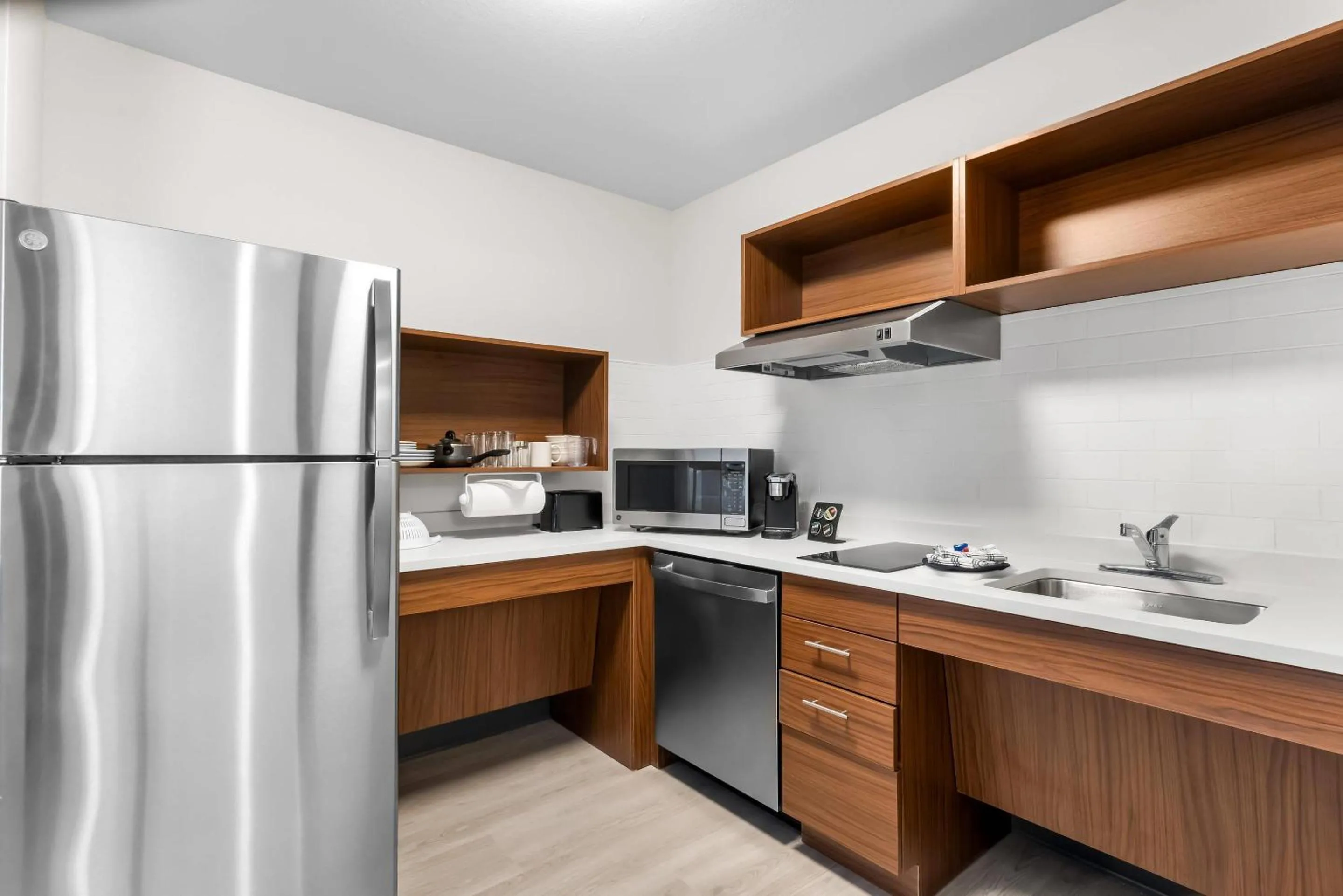 Kitchen or kitchenette in Everhome Suites Cheyenne