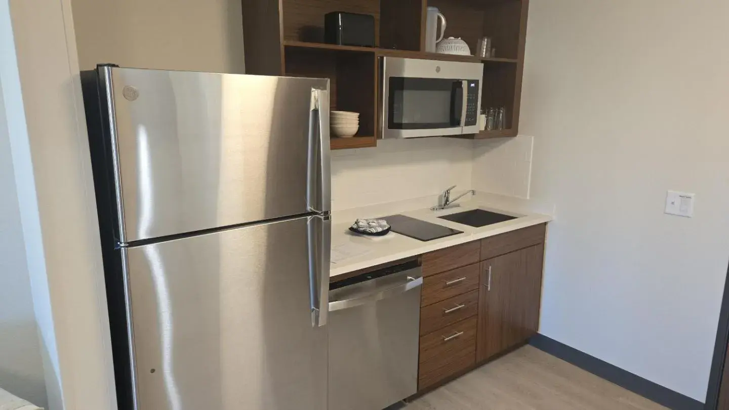 King Room with Full Kitchen - Disability Access/Non Smoking in Everhome Suites Cheyenne King Room with Full Kitchen - Disability Access/Non Smoking in Everhome Suites Cheyenne