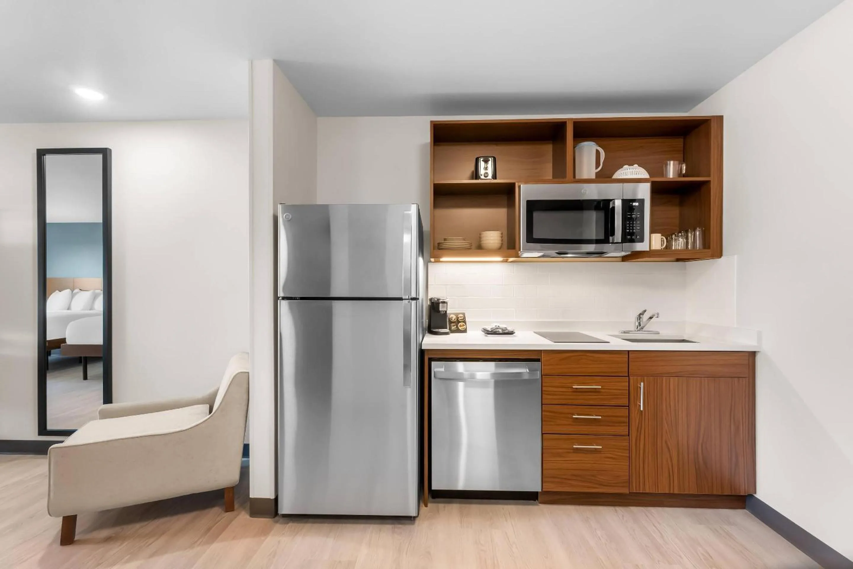 Kitchen or kitchenette in Everhome Suites Cheyenne