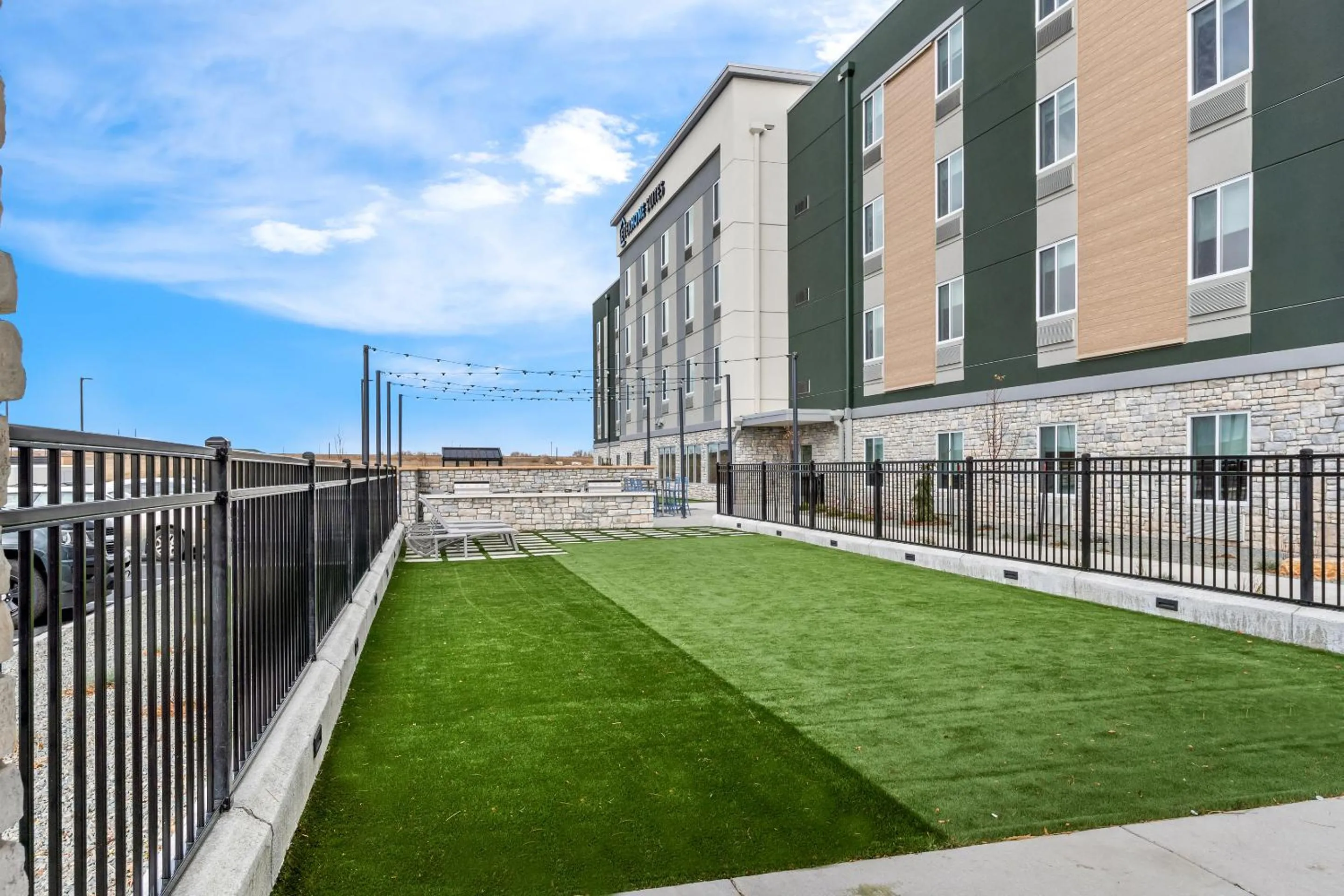 Property building in Everhome Suites Cheyenne