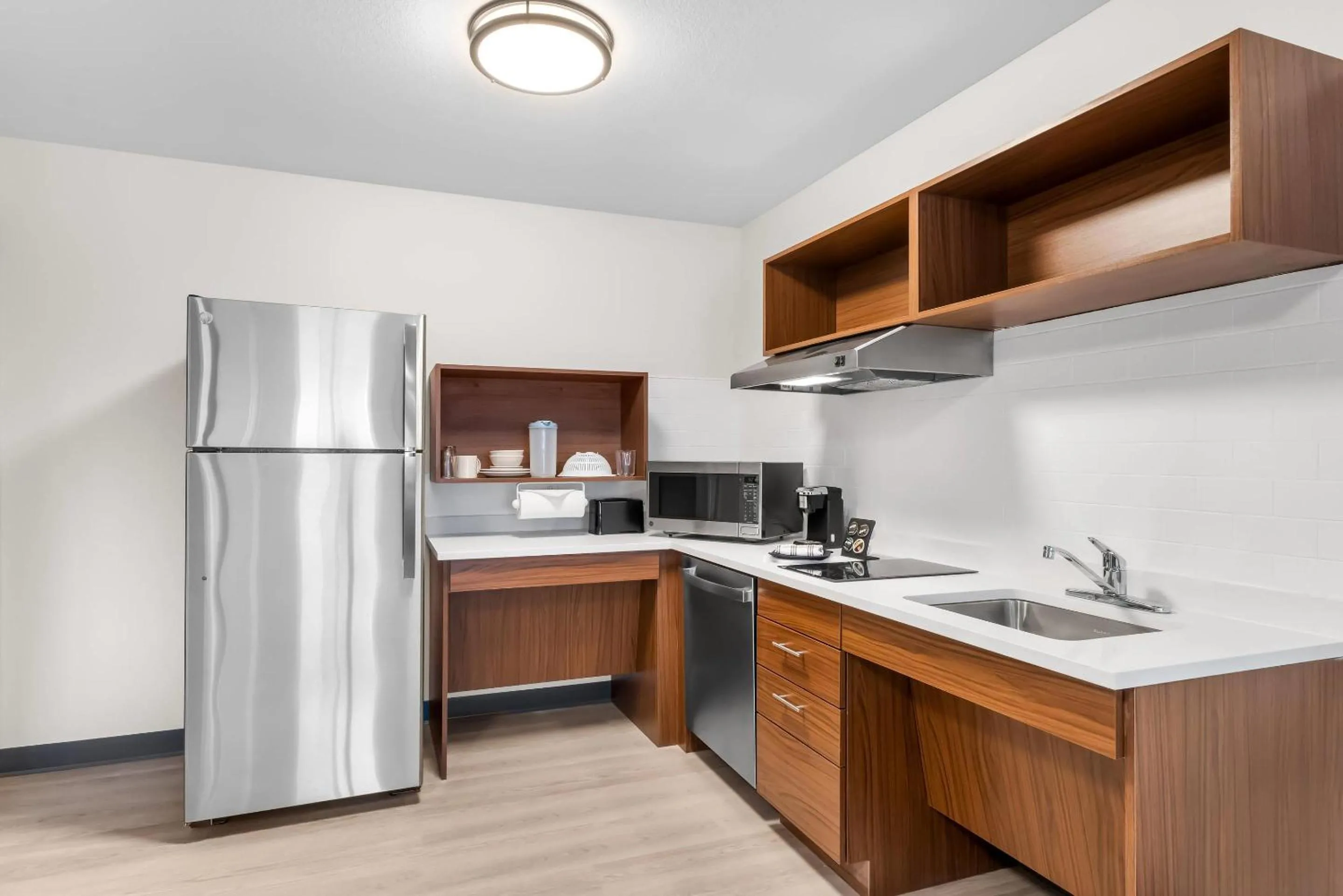 Kitchen or kitchenette in Everhome Suites Cheyenne