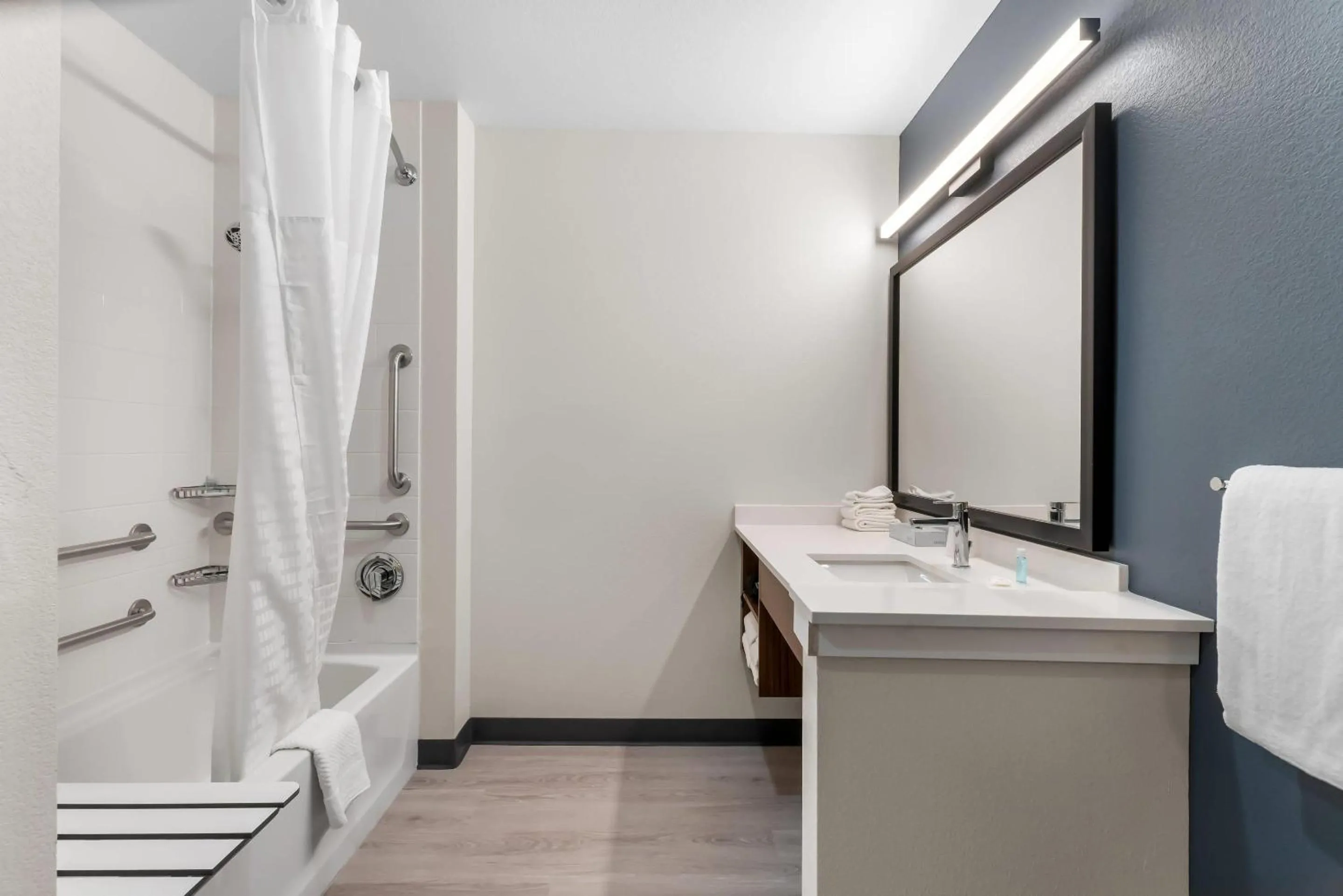 Shower in Everhome Suites Cheyenne