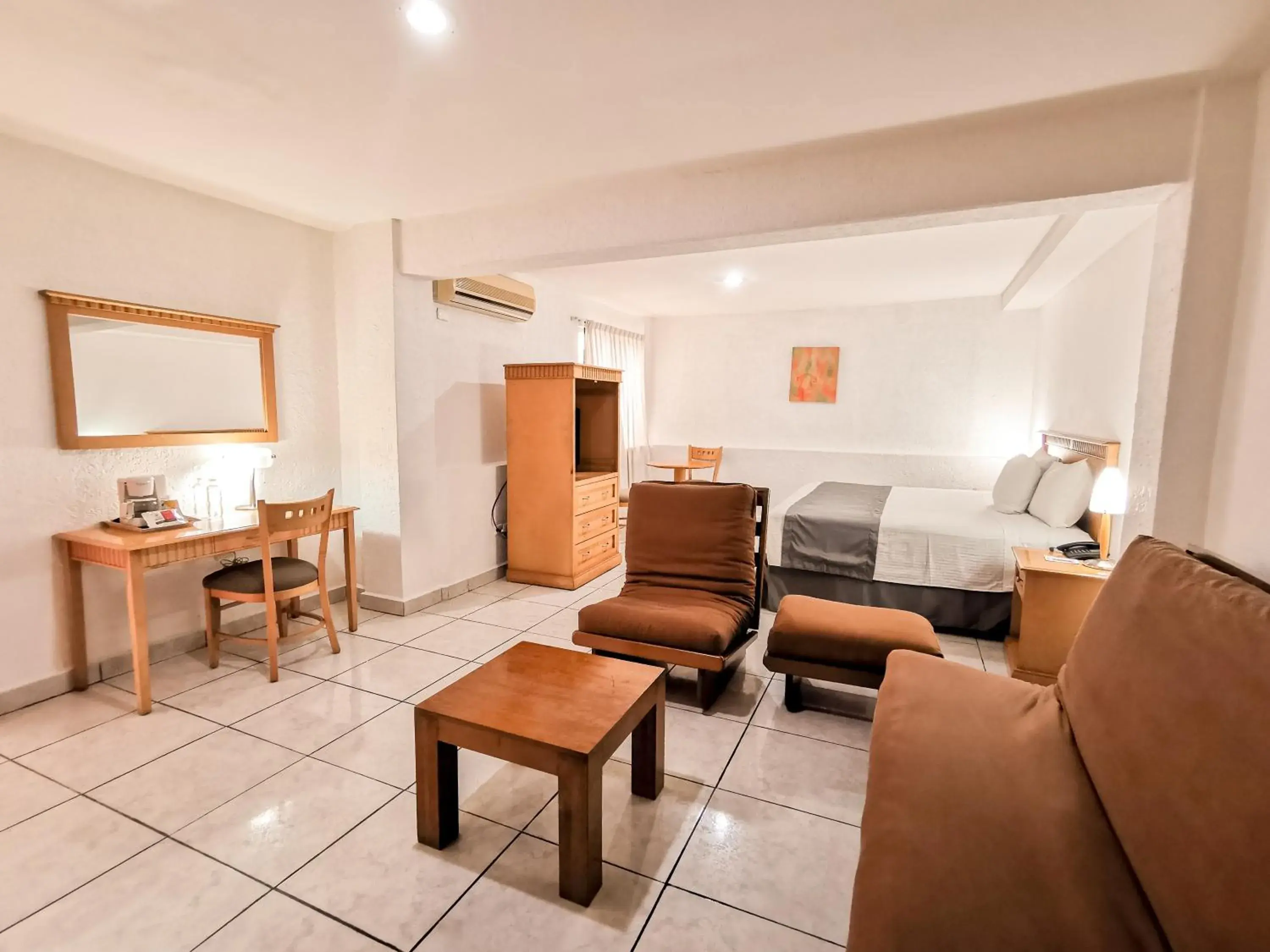 Photo of the whole room in HOTEL DON MIGUEl Photo of the whole room in HOTEL DON MIGUEl