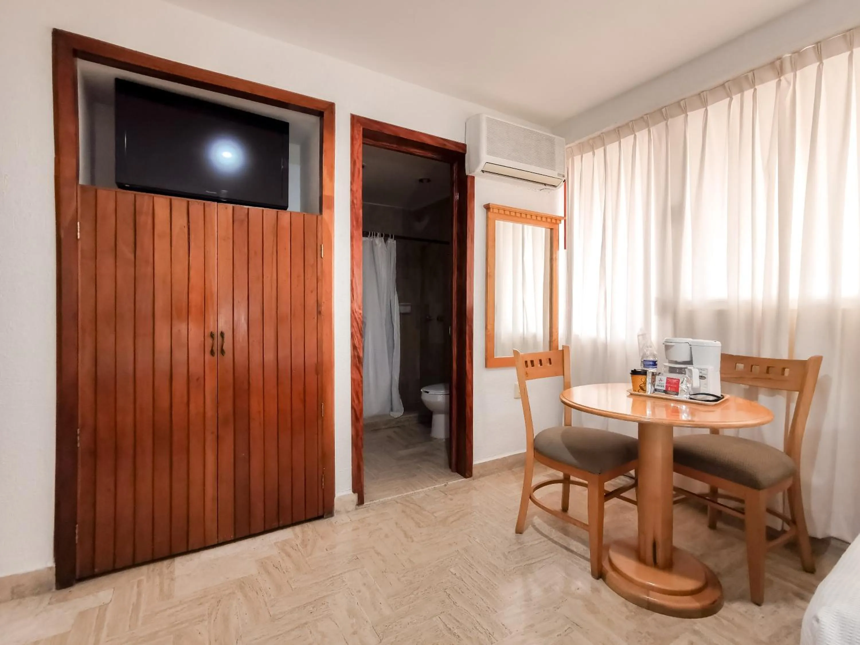 wardrobe in HOTEL DON MIGUEl