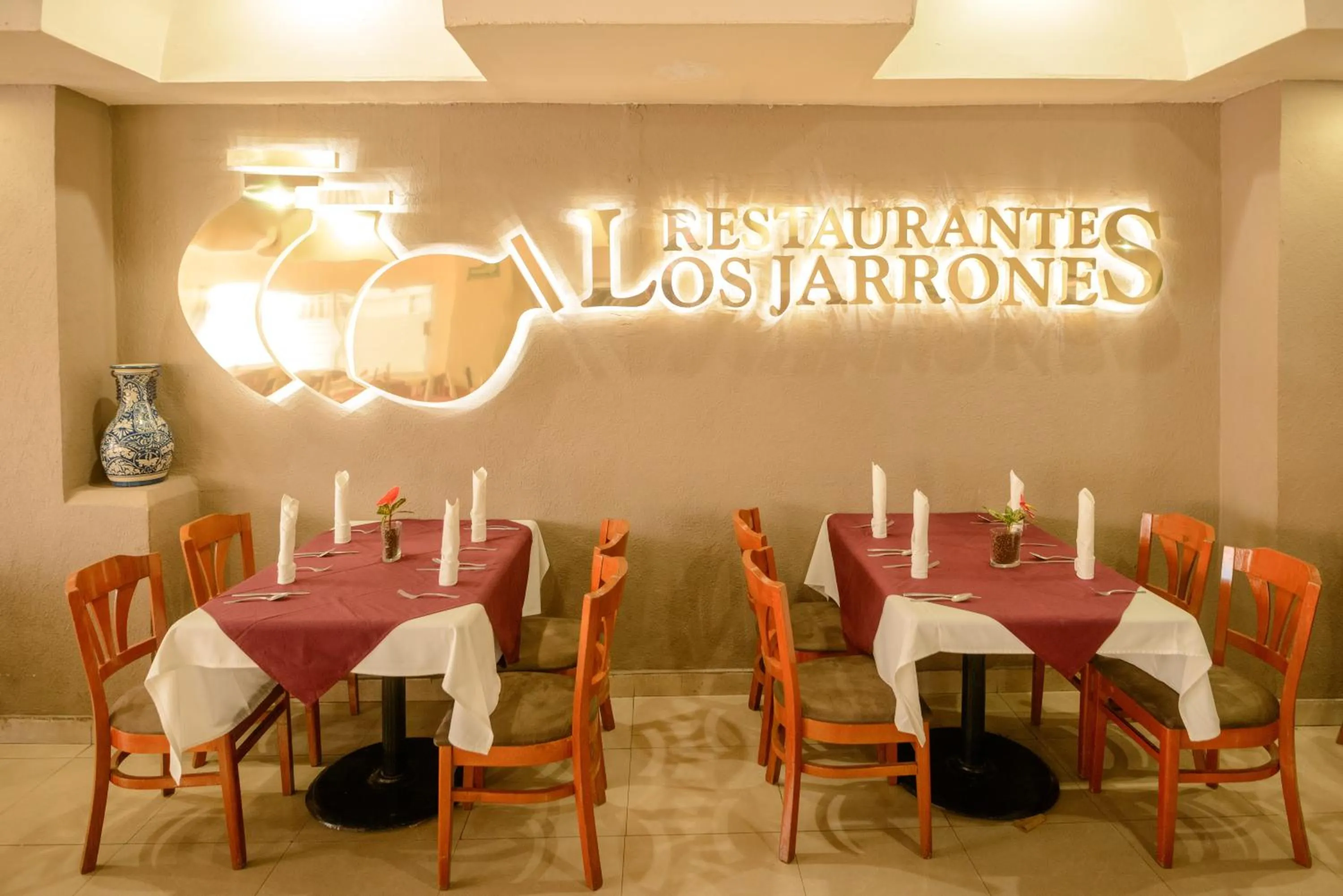 Restaurant/places to eat in HOTEL DON MIGUEl