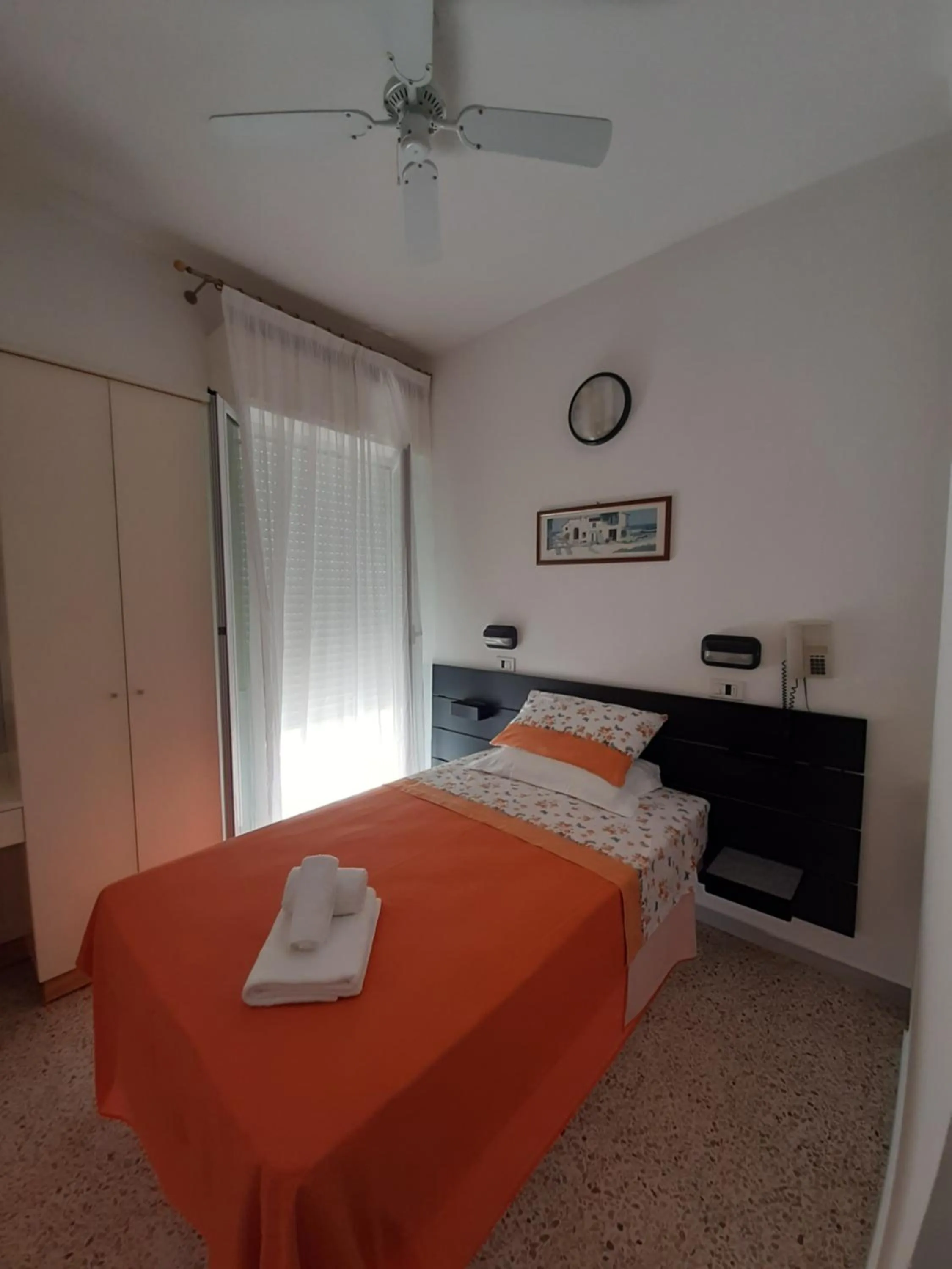 Photo of the whole room, Bed in Hotel Vienna