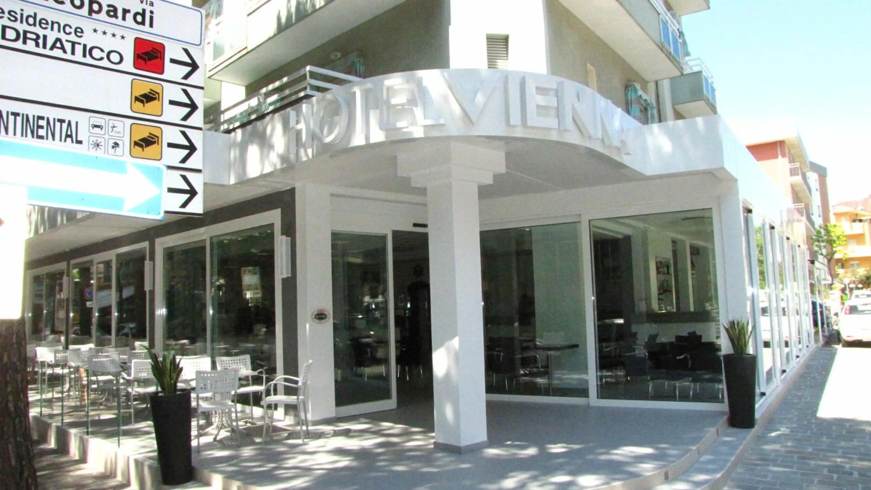 Facade/entrance in Hotel Vienna