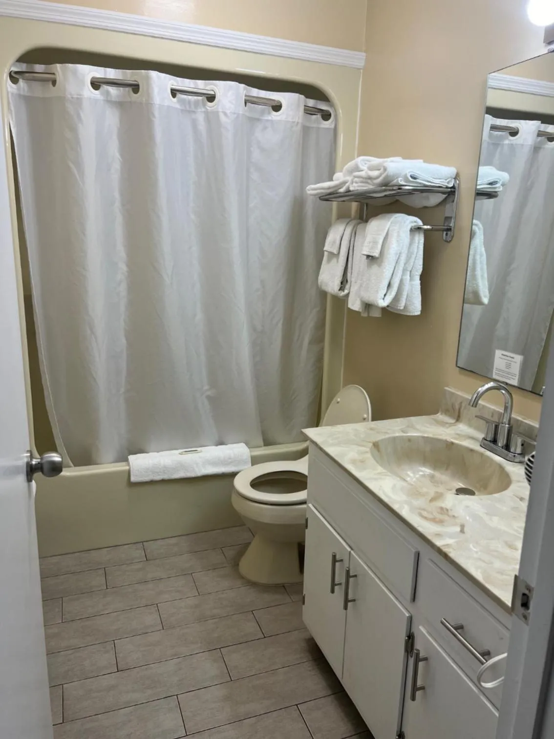 Double Room in The Moorings Hotel and Marina of Carrabelle