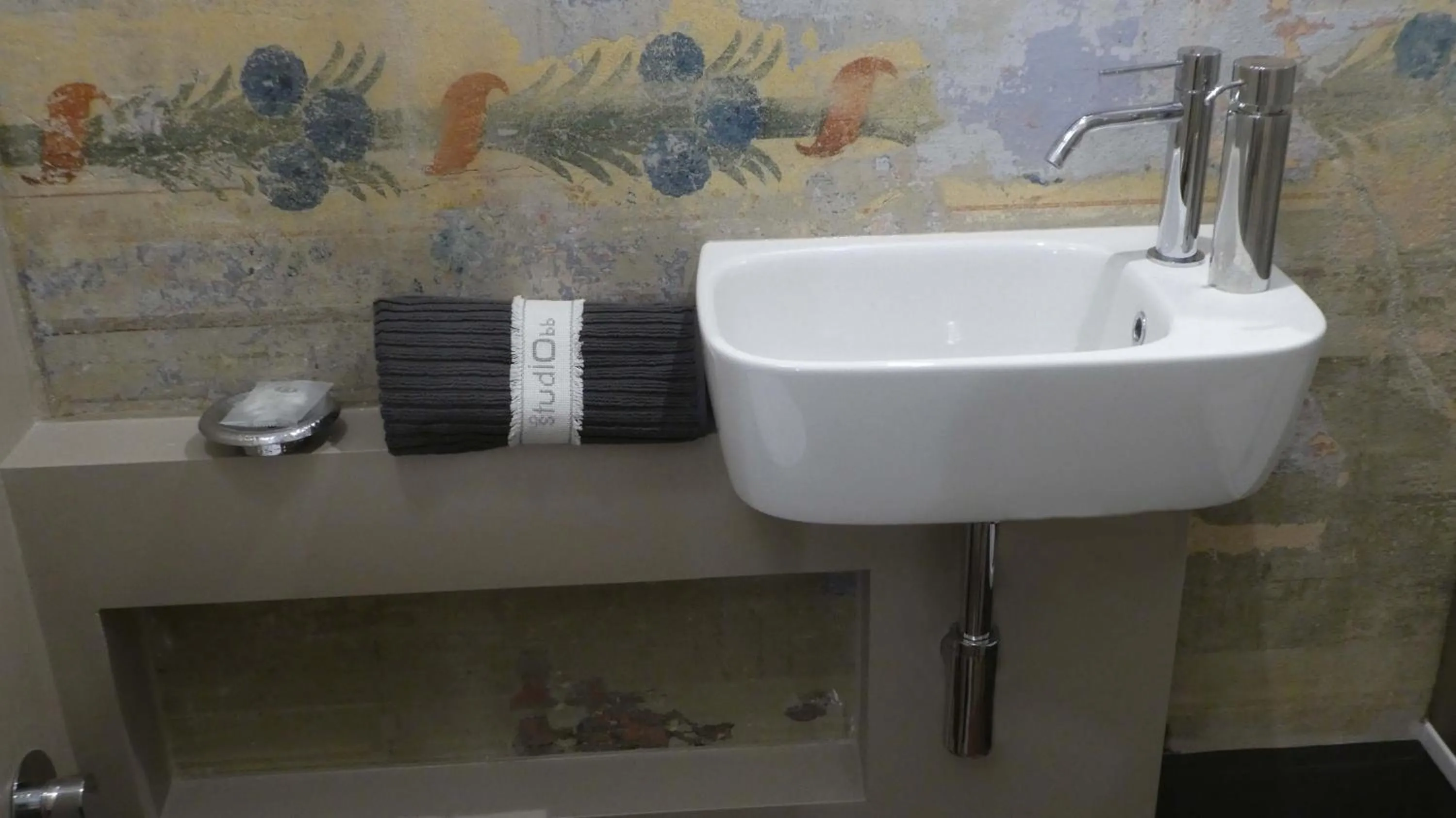 Bathroom in LO studiO B&B
