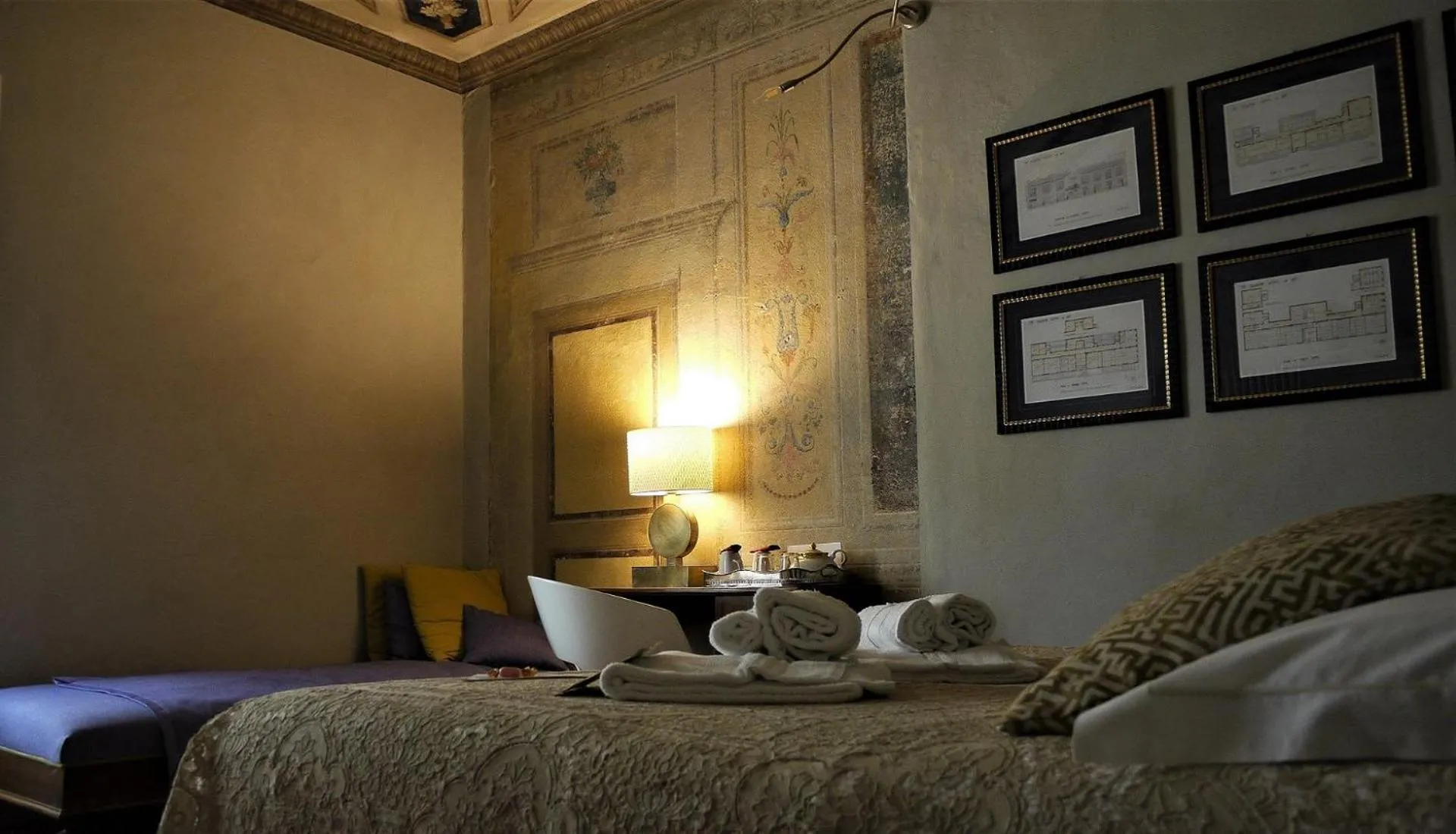 Photo of the whole room, Bed in LO studiO B&B