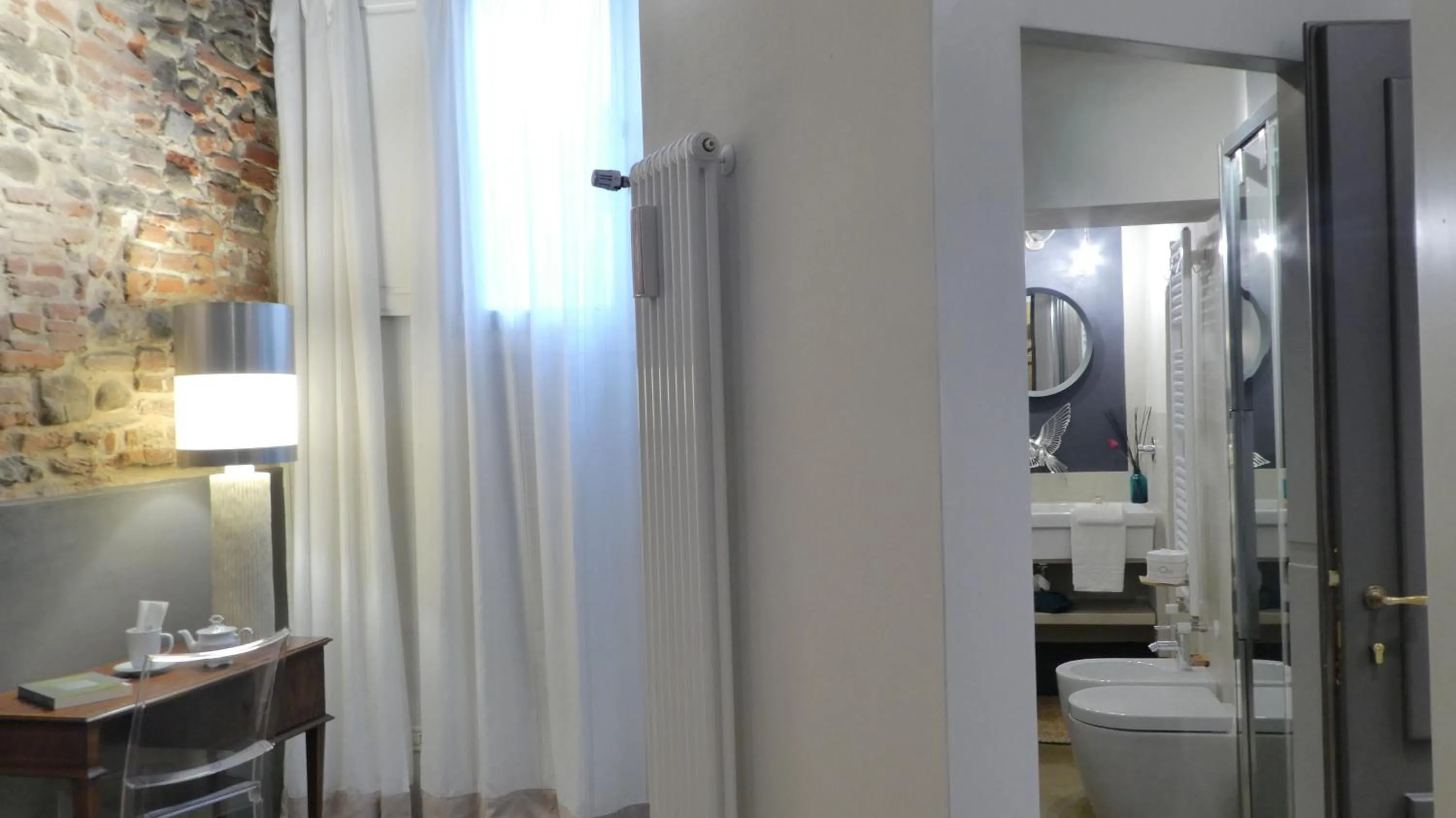 Photo of the whole room in LO studiO B&B