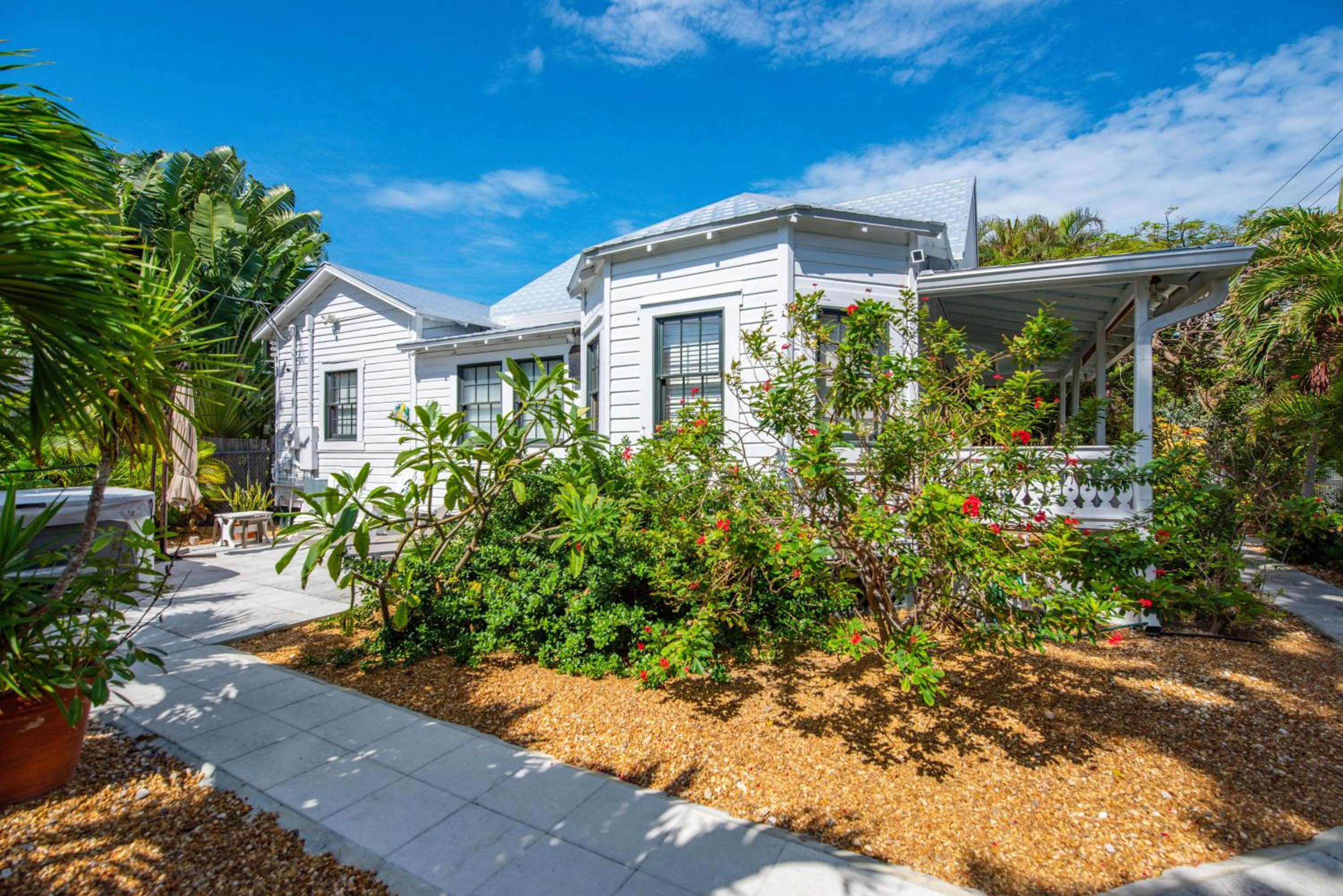 Garden Of Roses - Monthly Rental