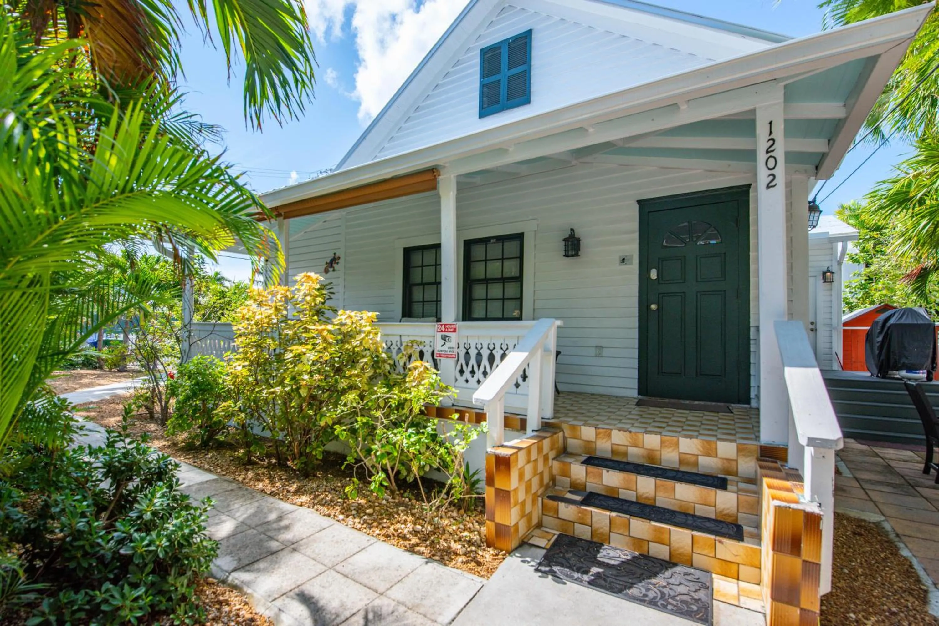 Garden Of Roses - Monthly Rental