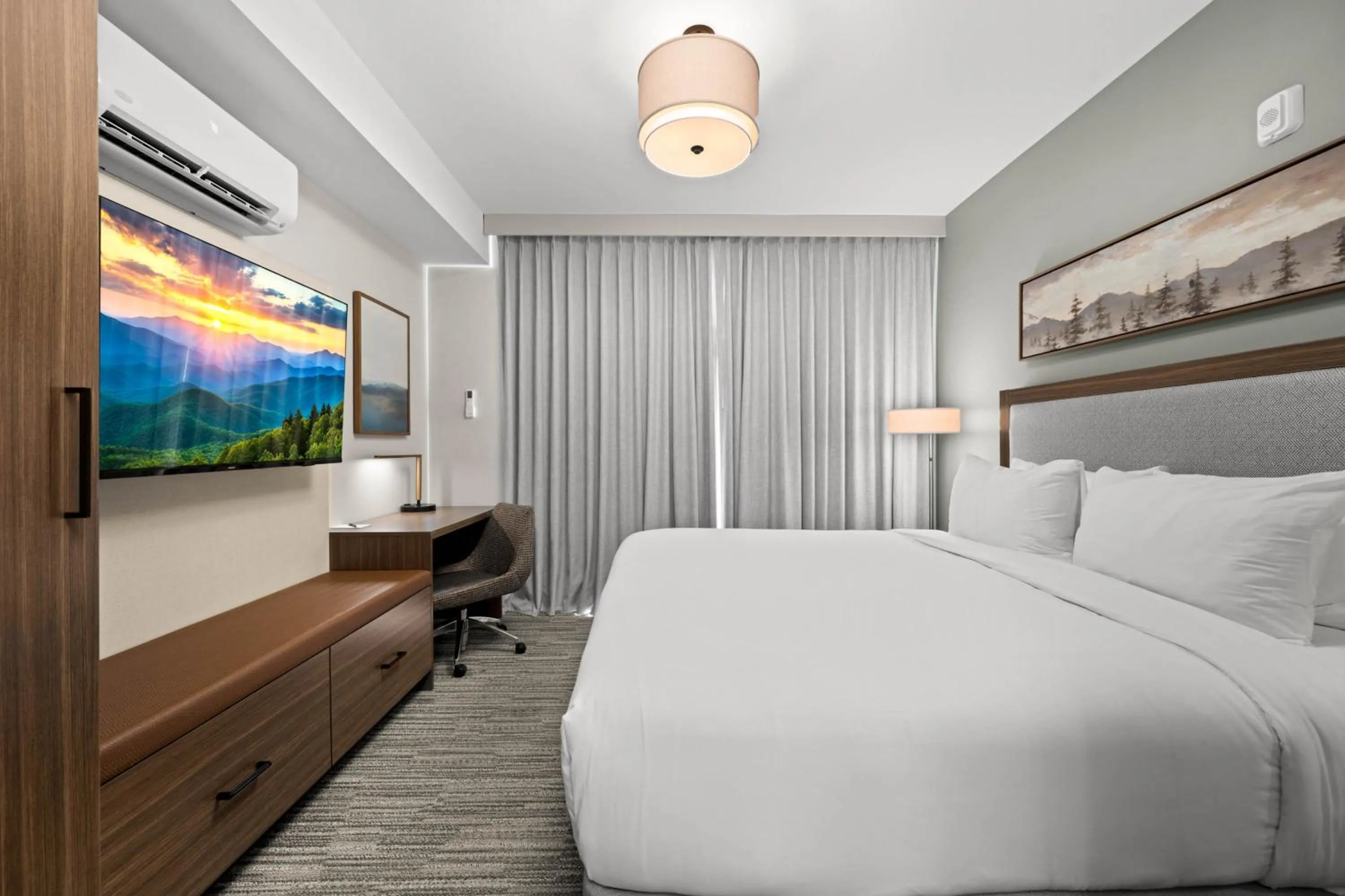 Deluxe King Studio in The Kulshan Hotel
