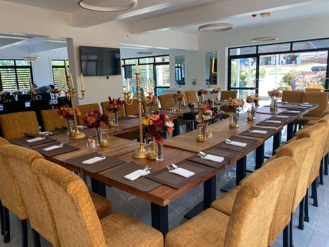 Restaurant/places to eat in Kemrose