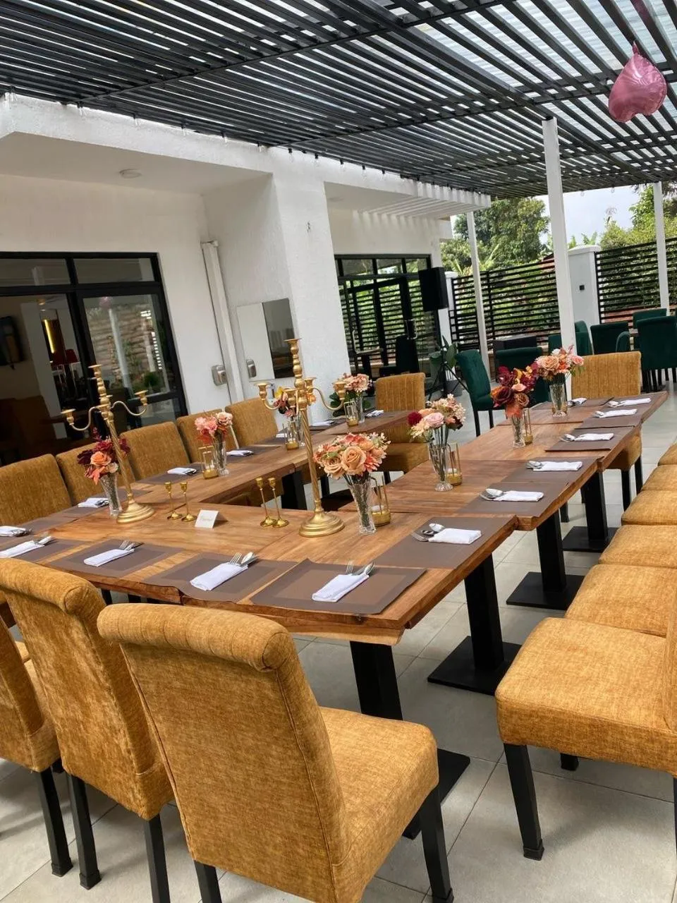Restaurant/places to eat in Kemrose