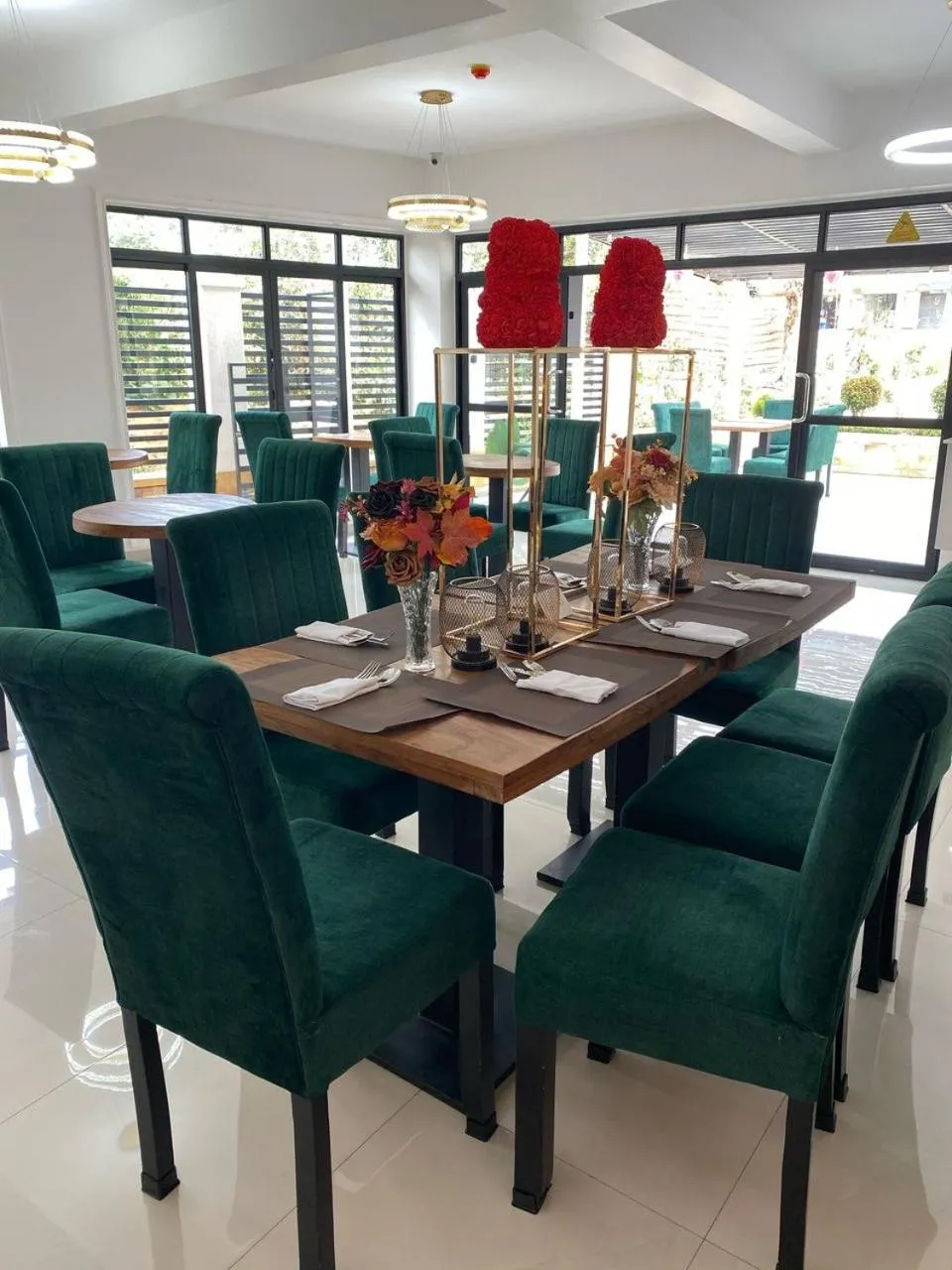 Restaurant/places to eat in Kemrose
