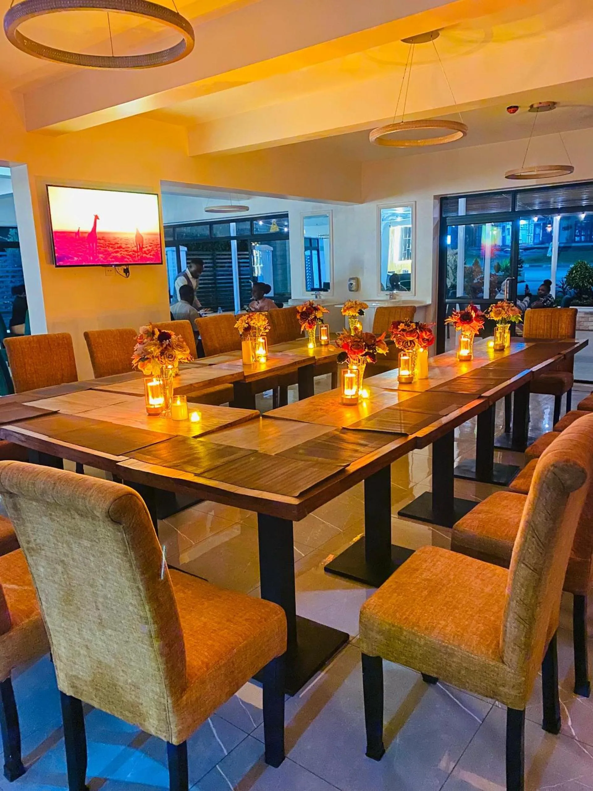 Restaurant/places to eat in Kemrose