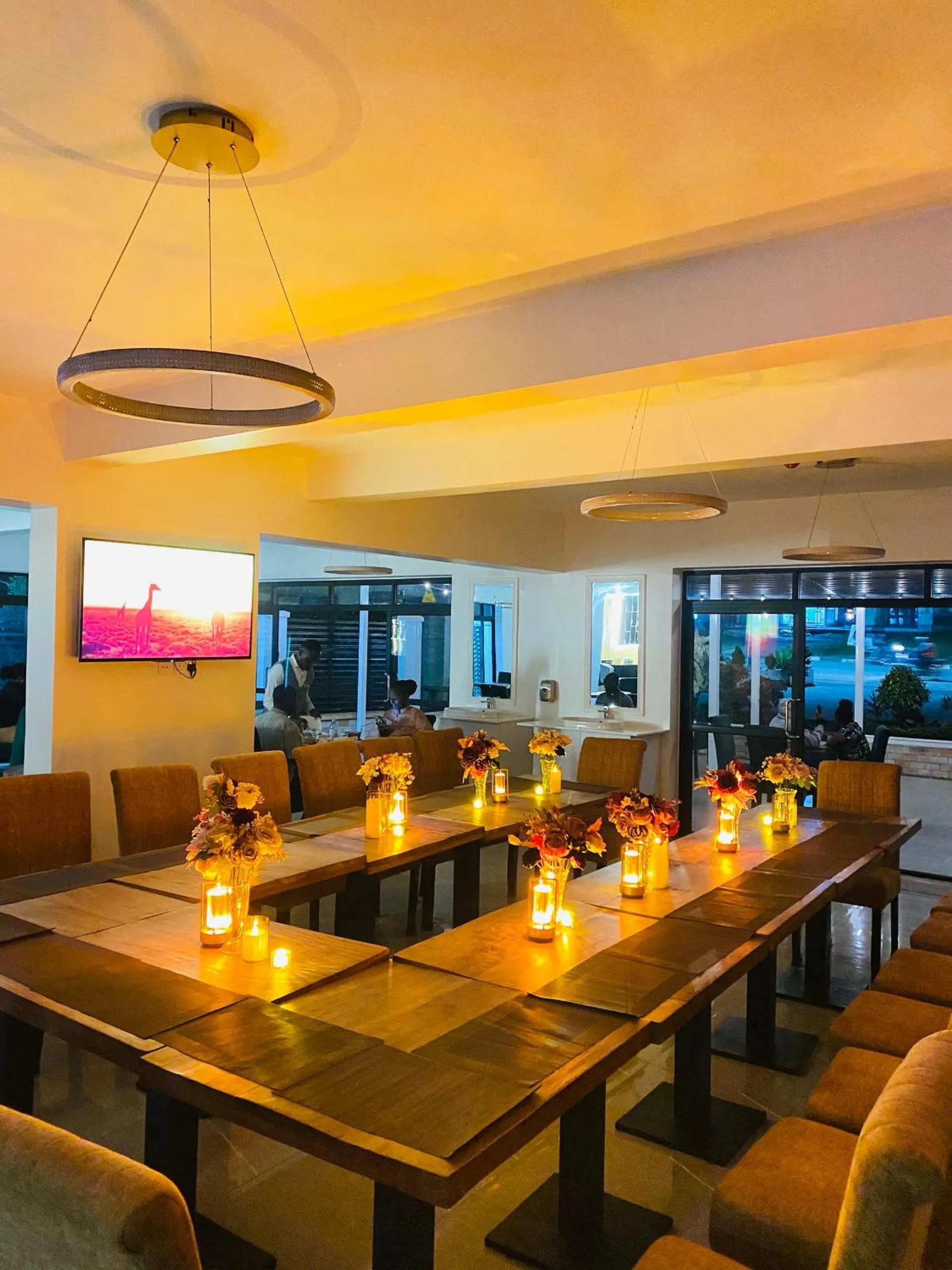Restaurant/places to eat in Kemrose