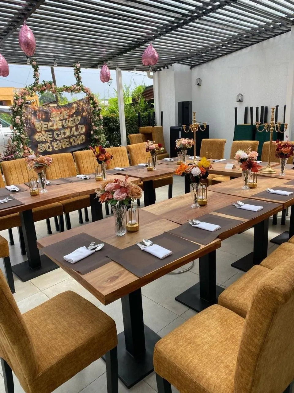 Restaurant/places to eat in Kemrose