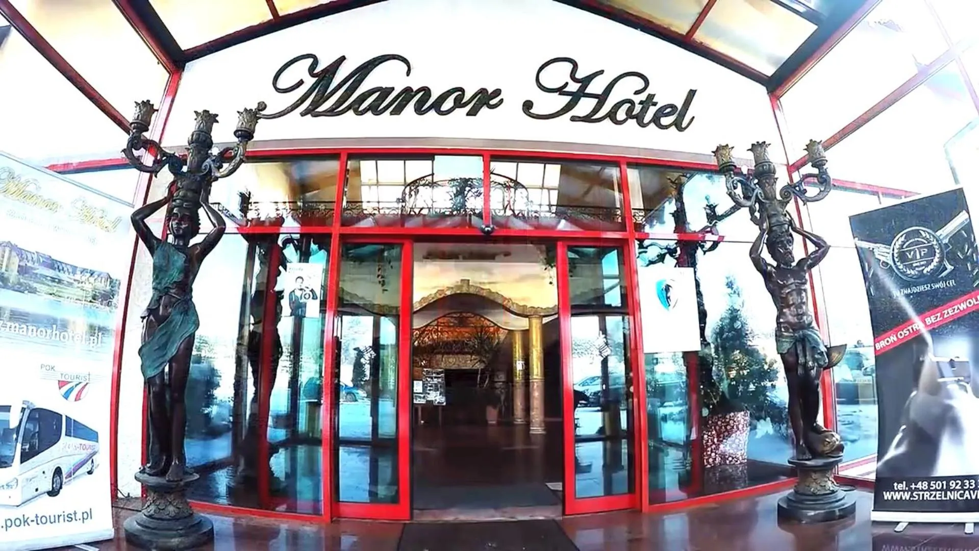 Facade/entrance in Manor Hotel