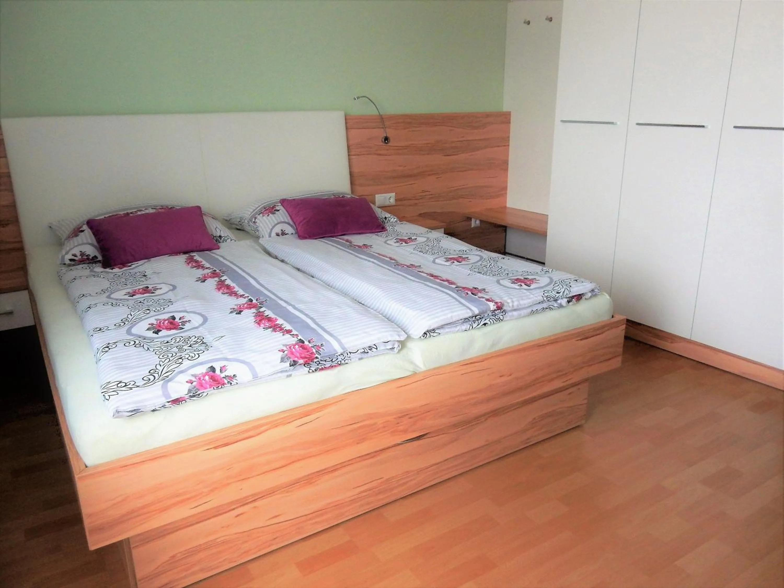 Bed in Frühstückspension Lach