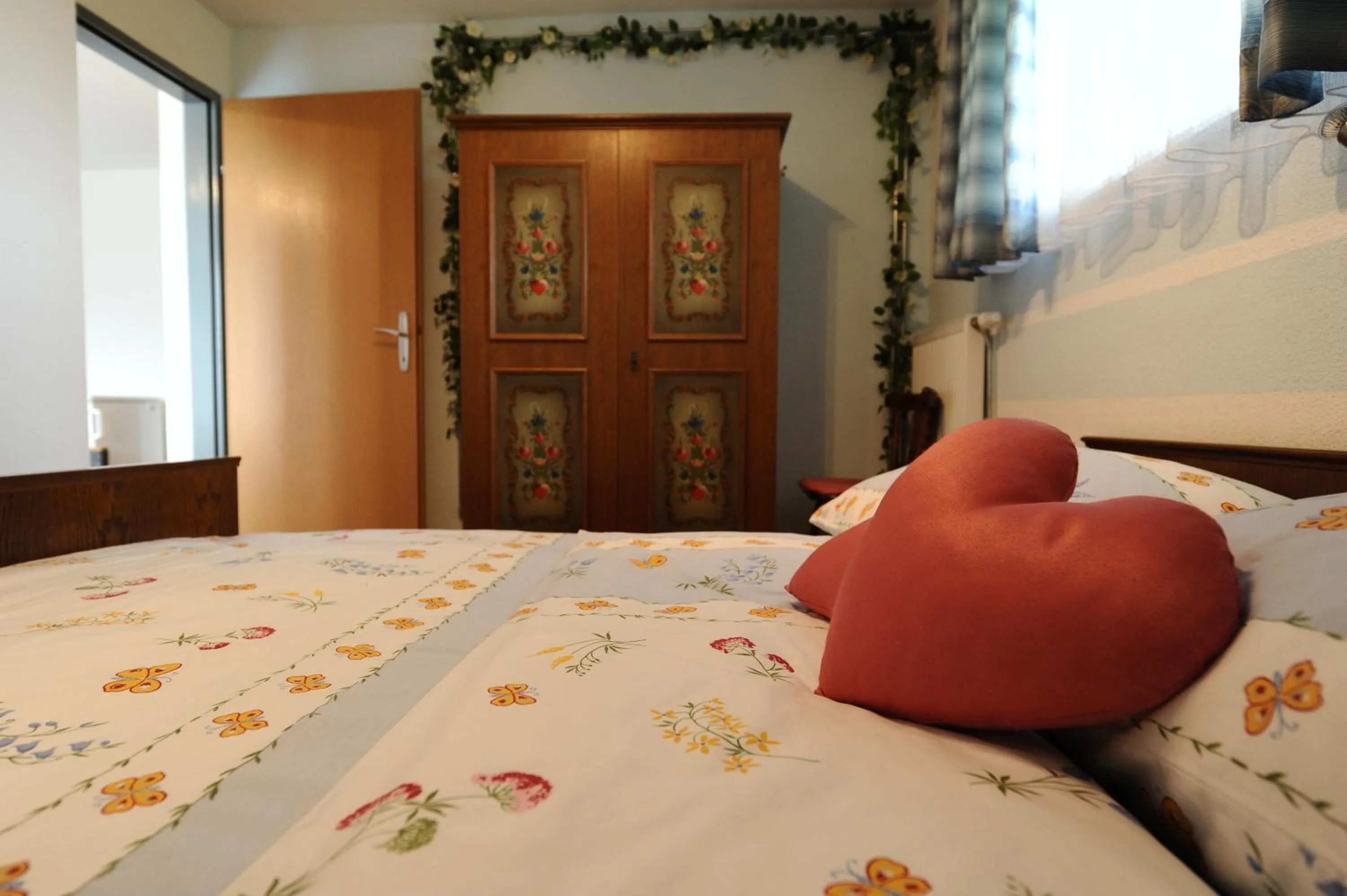Bed in Frühstückspension Lach