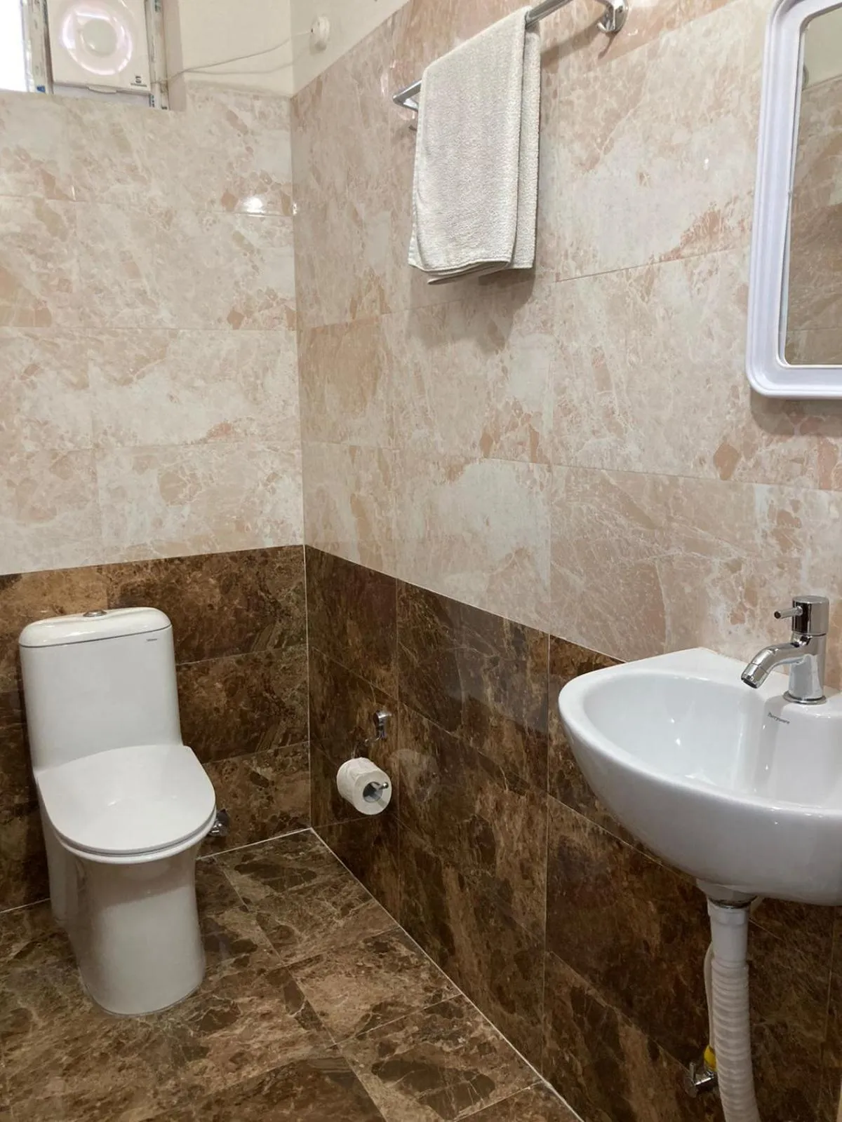 Toilet in FabHotel Nirmalvilla Corporate