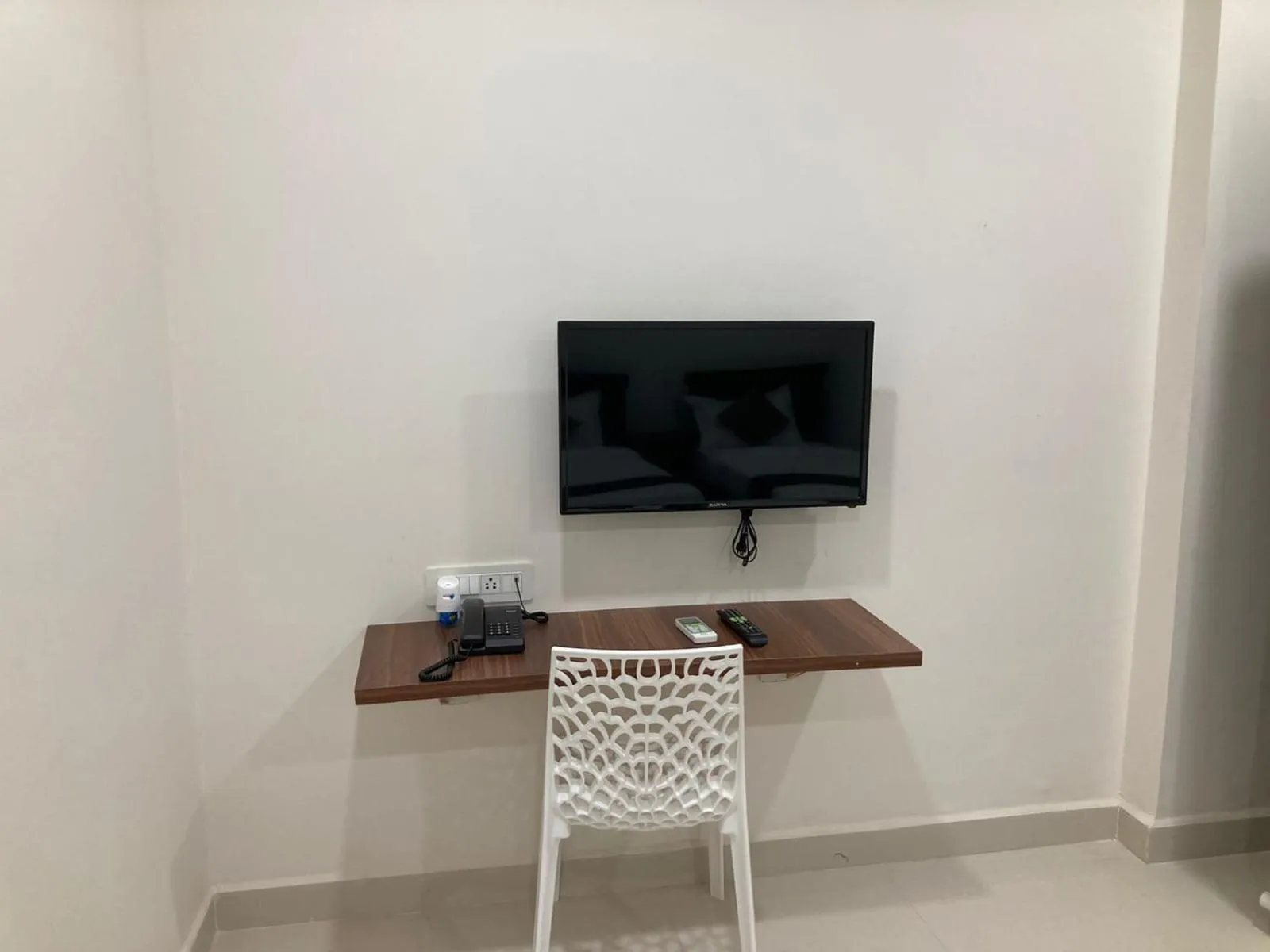 TV and multimedia in FabHotel Nirmalvilla Corporate