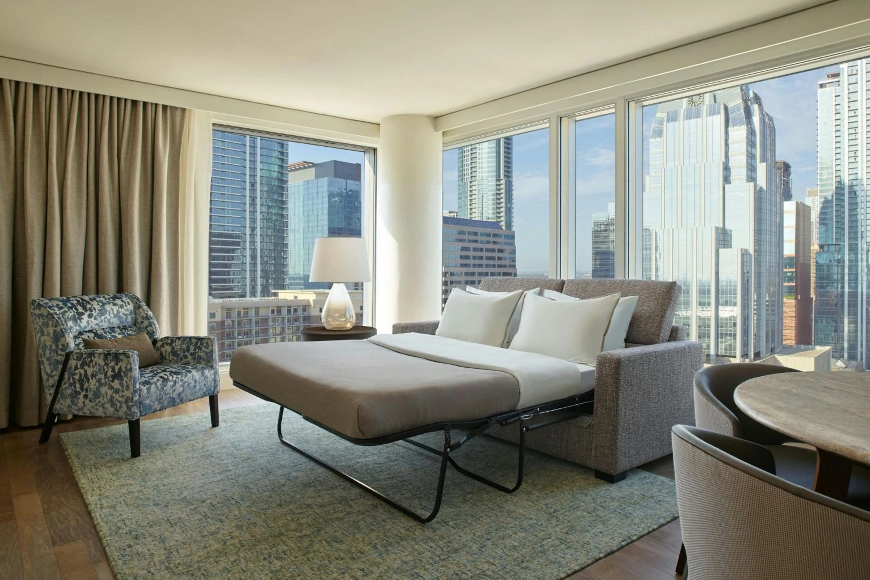 Living room in The Westin Austin Downtown