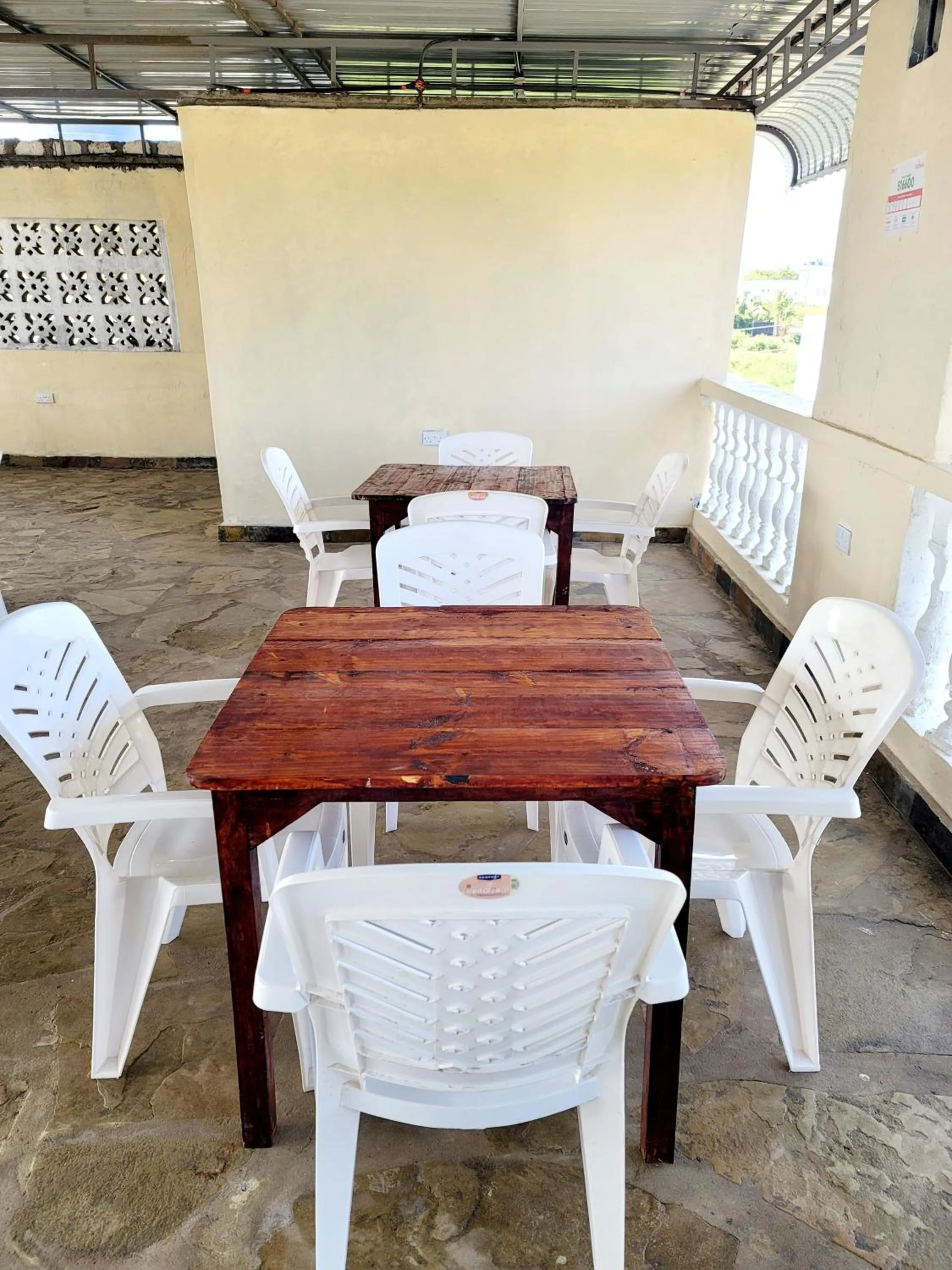 Restaurant/places to eat in Casuarina Lounge