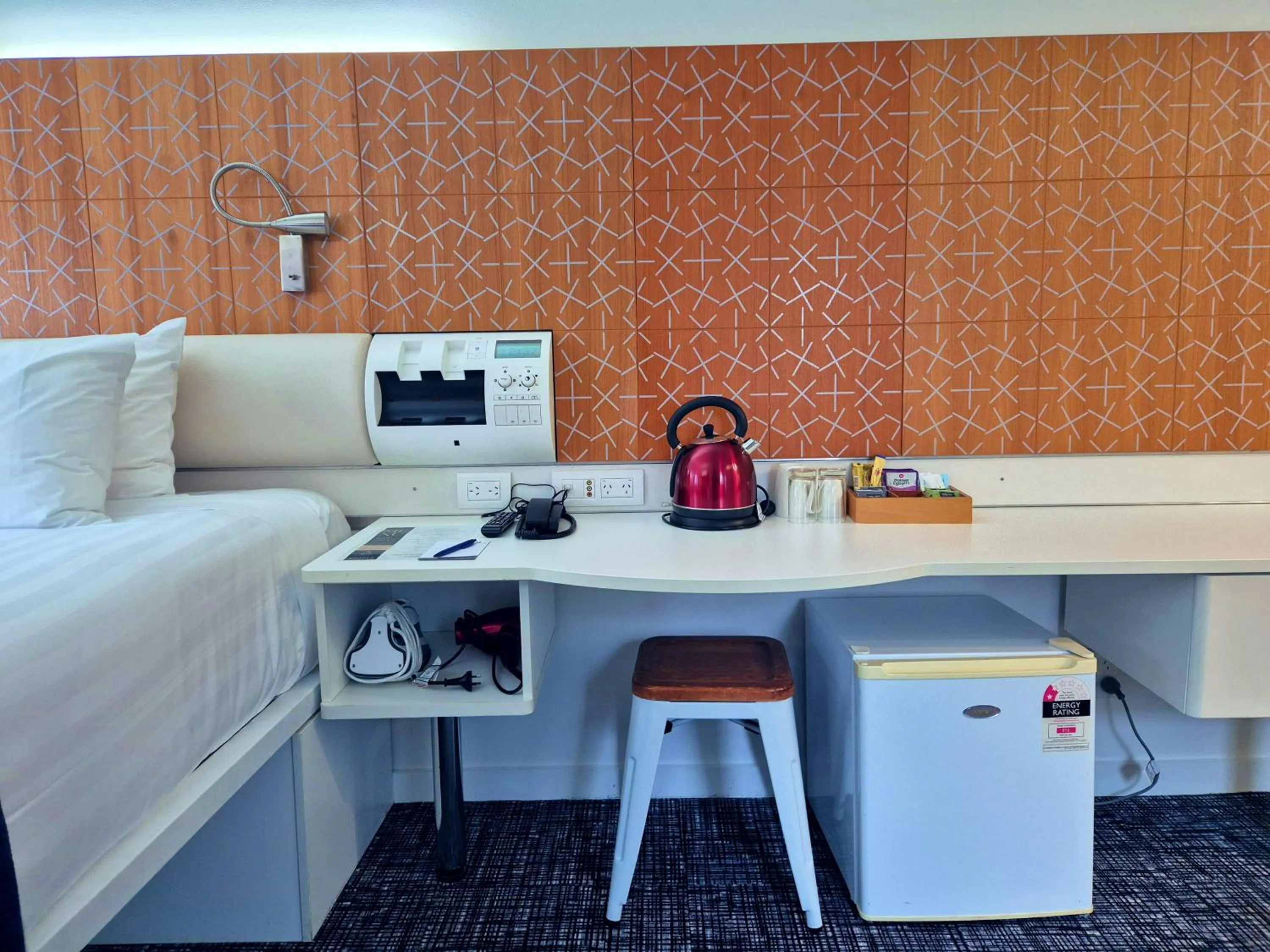 Coffee/tea facilities, Bed in BreakFree on Cashel, an Accor Hotel