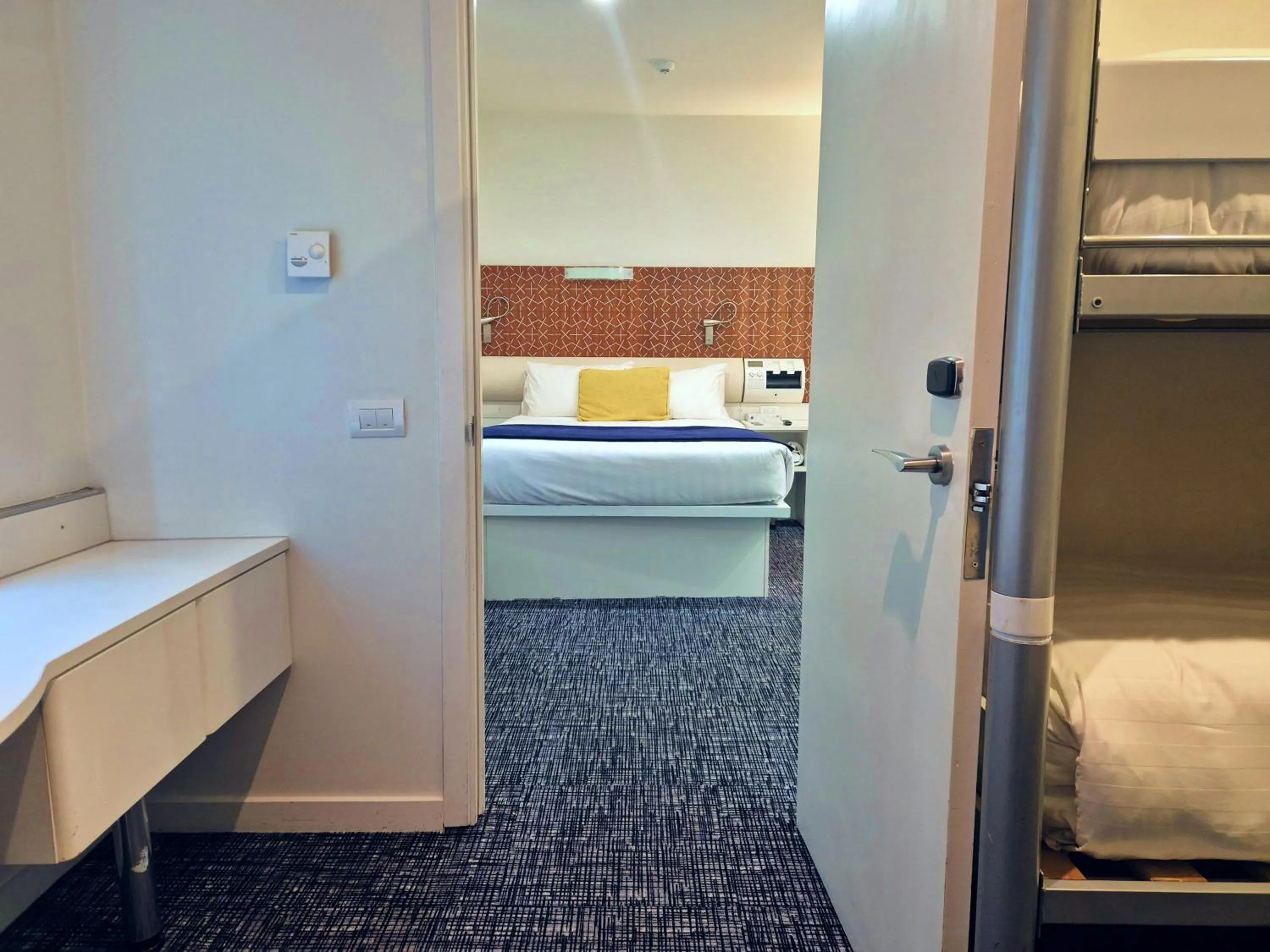 Bed in BreakFree on Cashel, an Accor Hotel